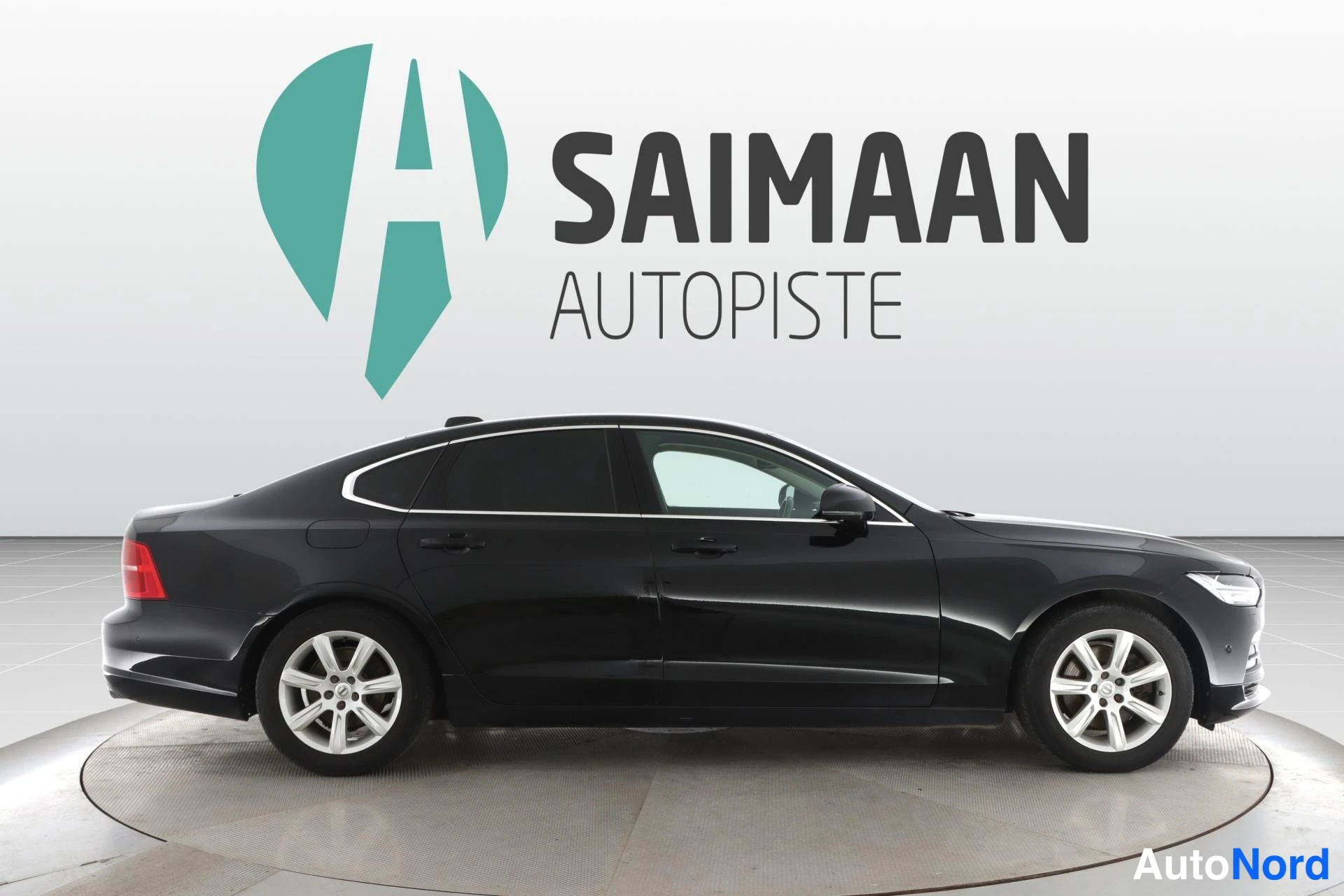 Musta Volvo S90 2017, sivulta, kuva 5