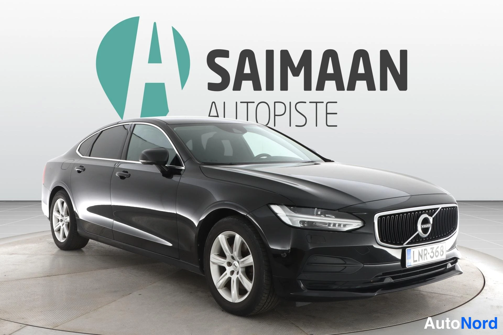 Musta Volvo S90 2017, etuviisto, keula oikealle, kuva 2