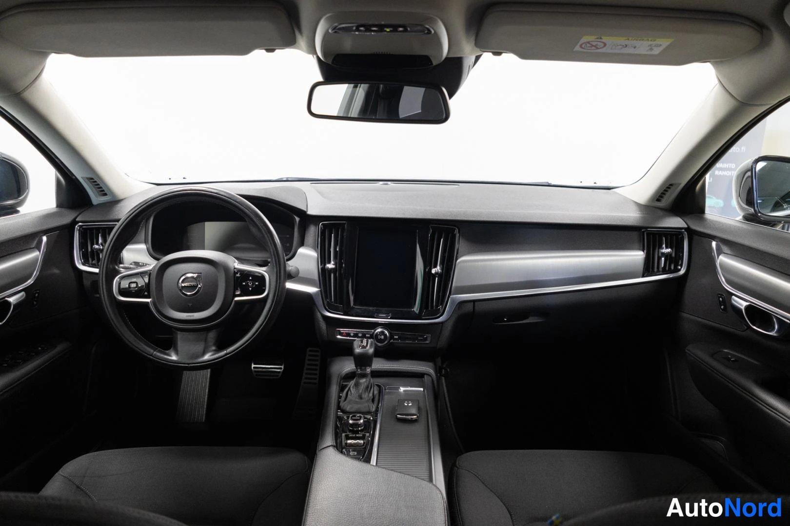 Musta Volvo S90 2017, ohjaamo, kuva 11
