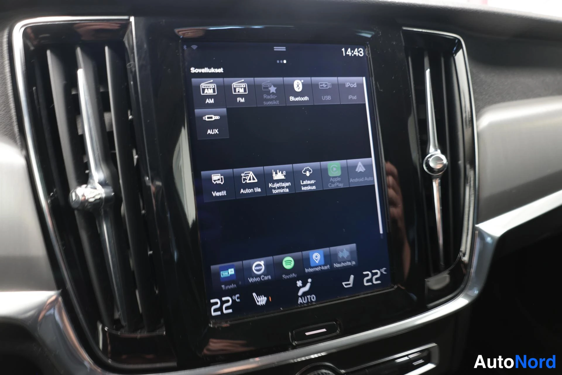 Musta Volvo S90 2017, yksityiskohta, kuva 17