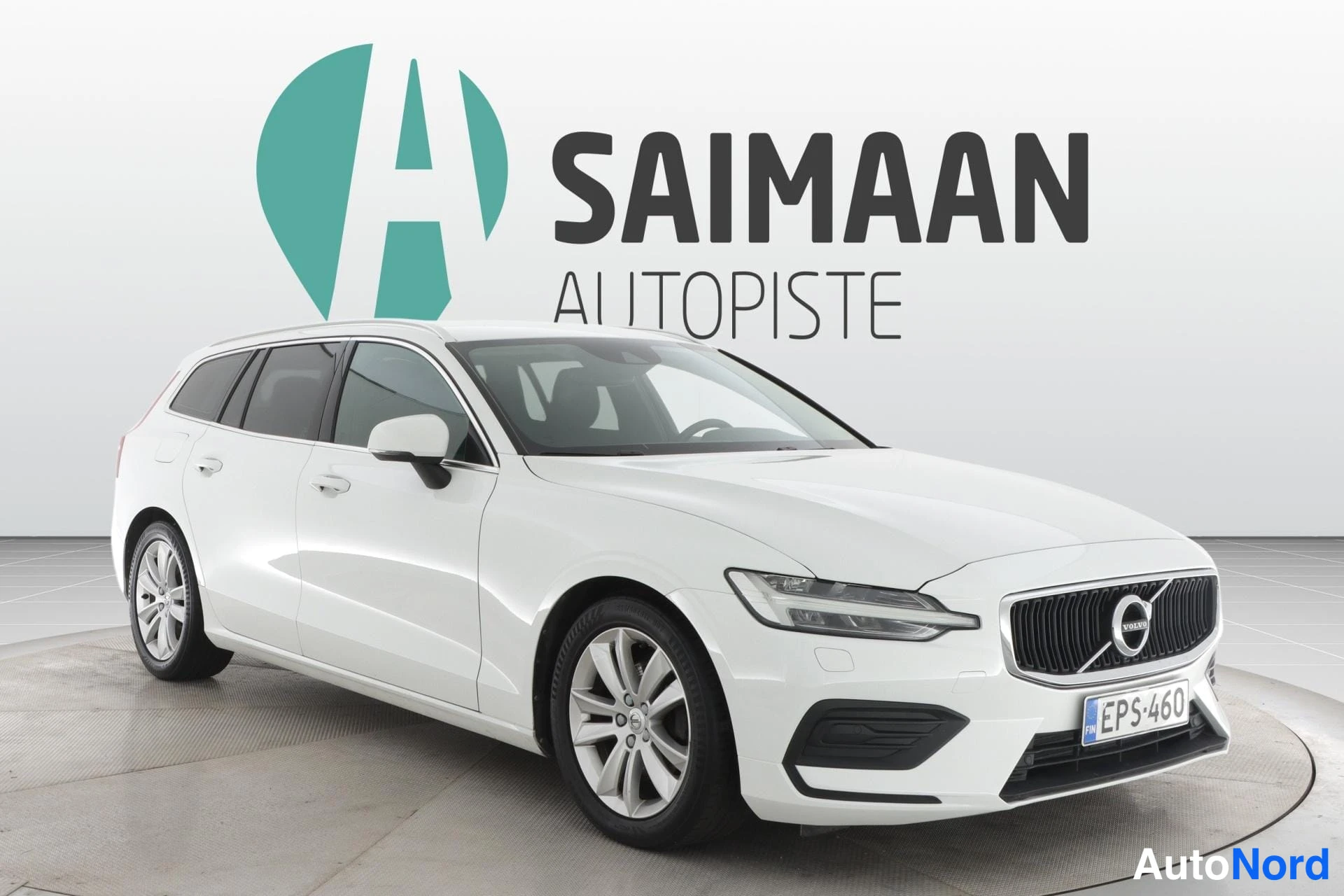 Valkoinen Volvo V60 2019, etuviisto, keula oikealle, kuva 3