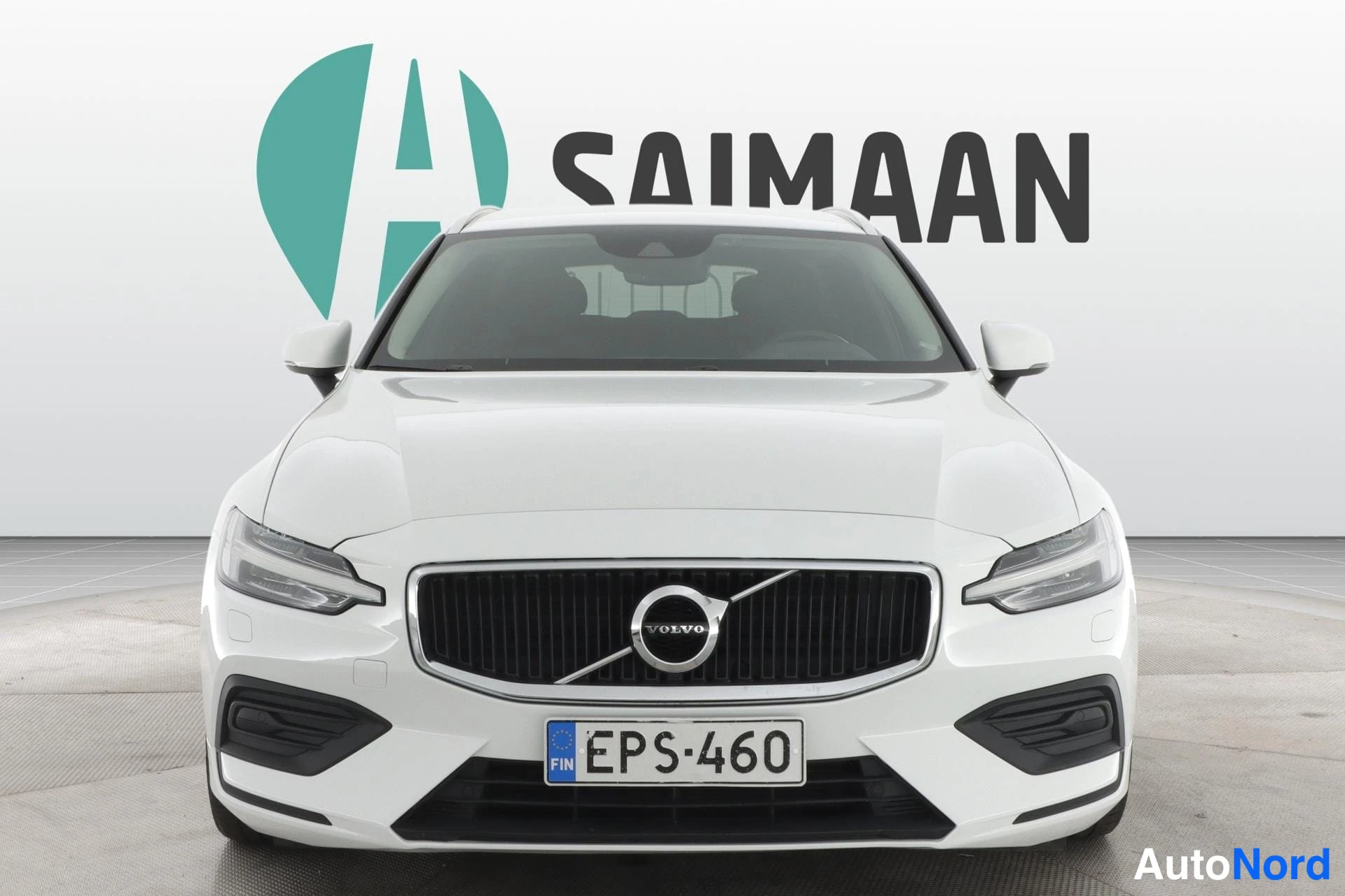 Valkoinen Volvo V60 2019, edestä, kuva 4