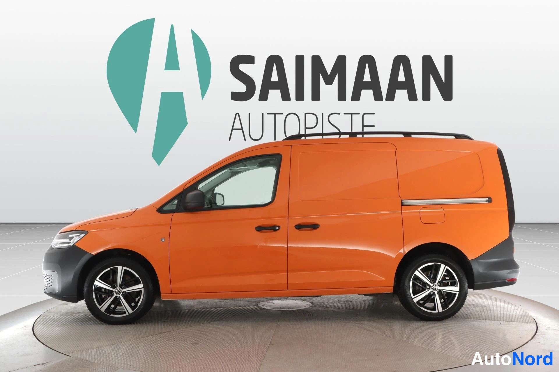 Orange Volkswagen Caddy Maxi 2023, från sidan, bild 5