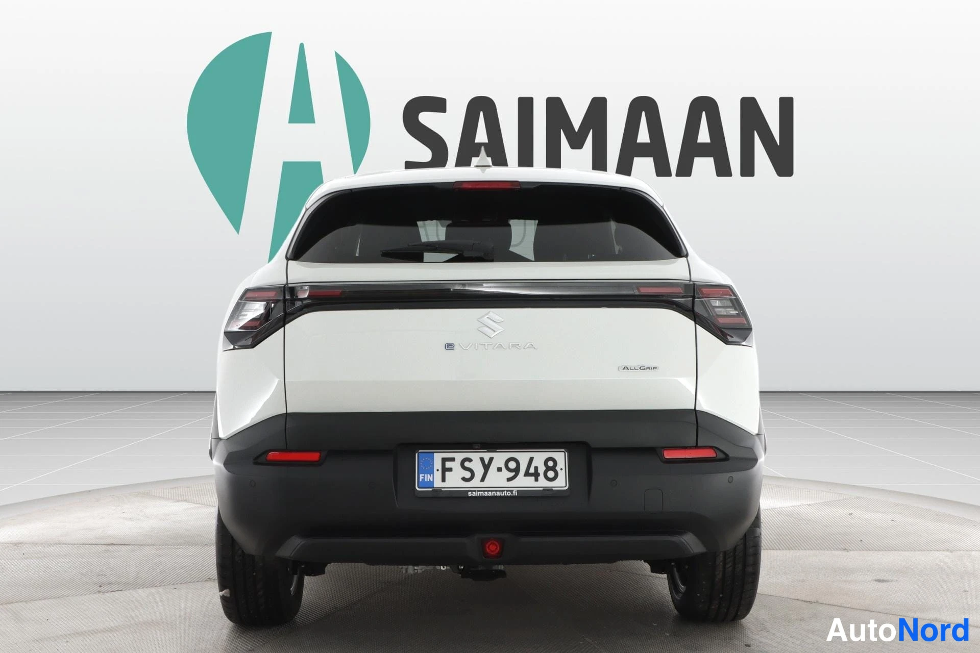 Valkoinen Suzuki Vitara 2026, takaa, kuva 8