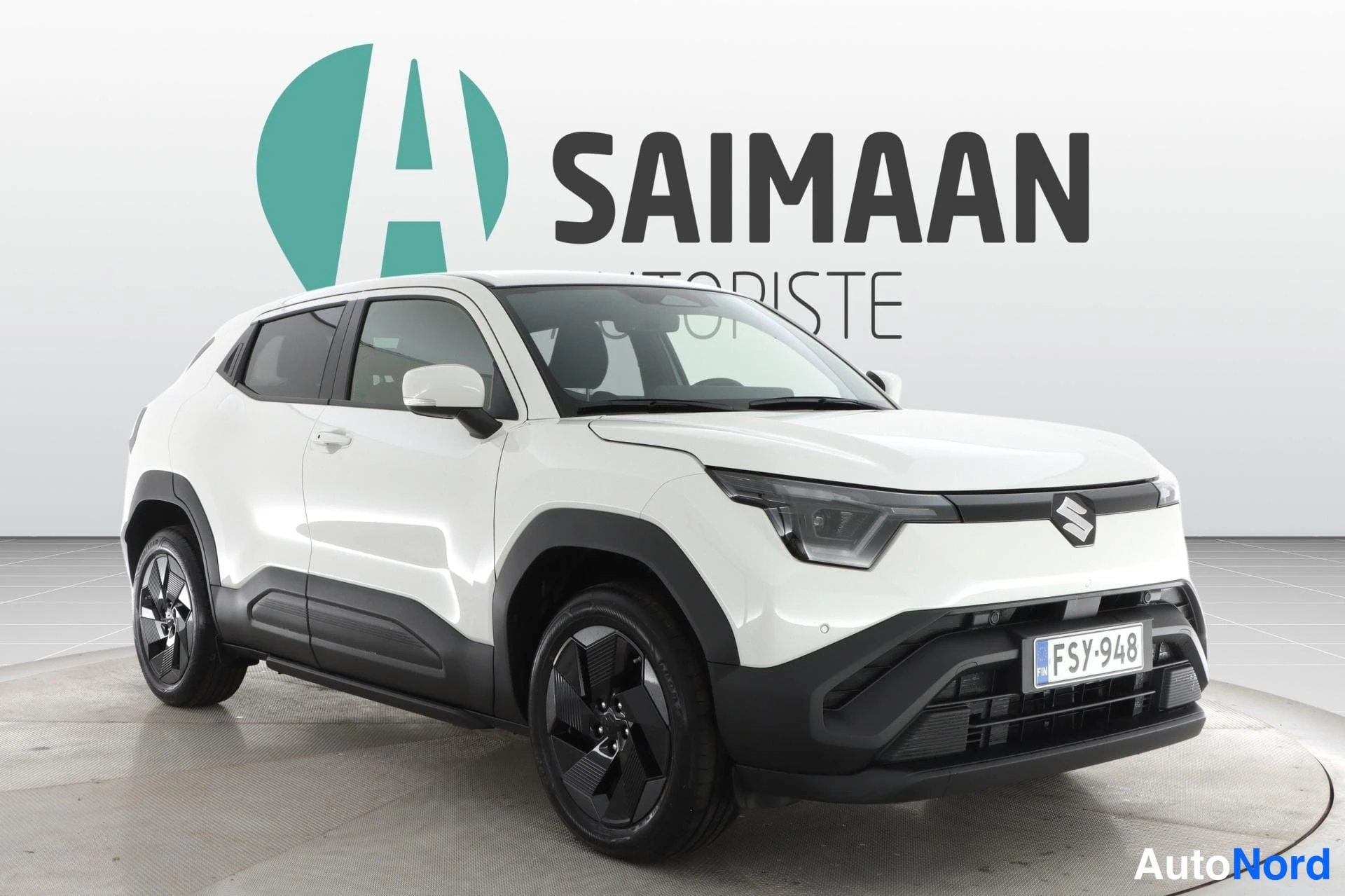 Valkoinen Suzuki Vitara 2026, etuviisto, keula oikealle, kuva 2