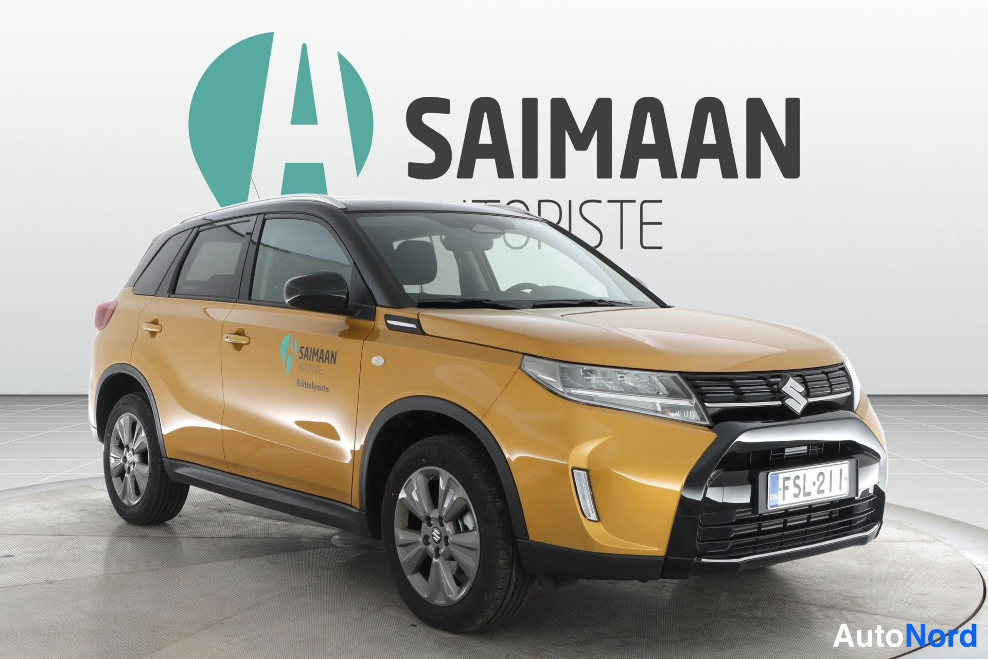 Keltainen Suzuki Vitara 2026, etuviisto, keula oikealle, kuva 3