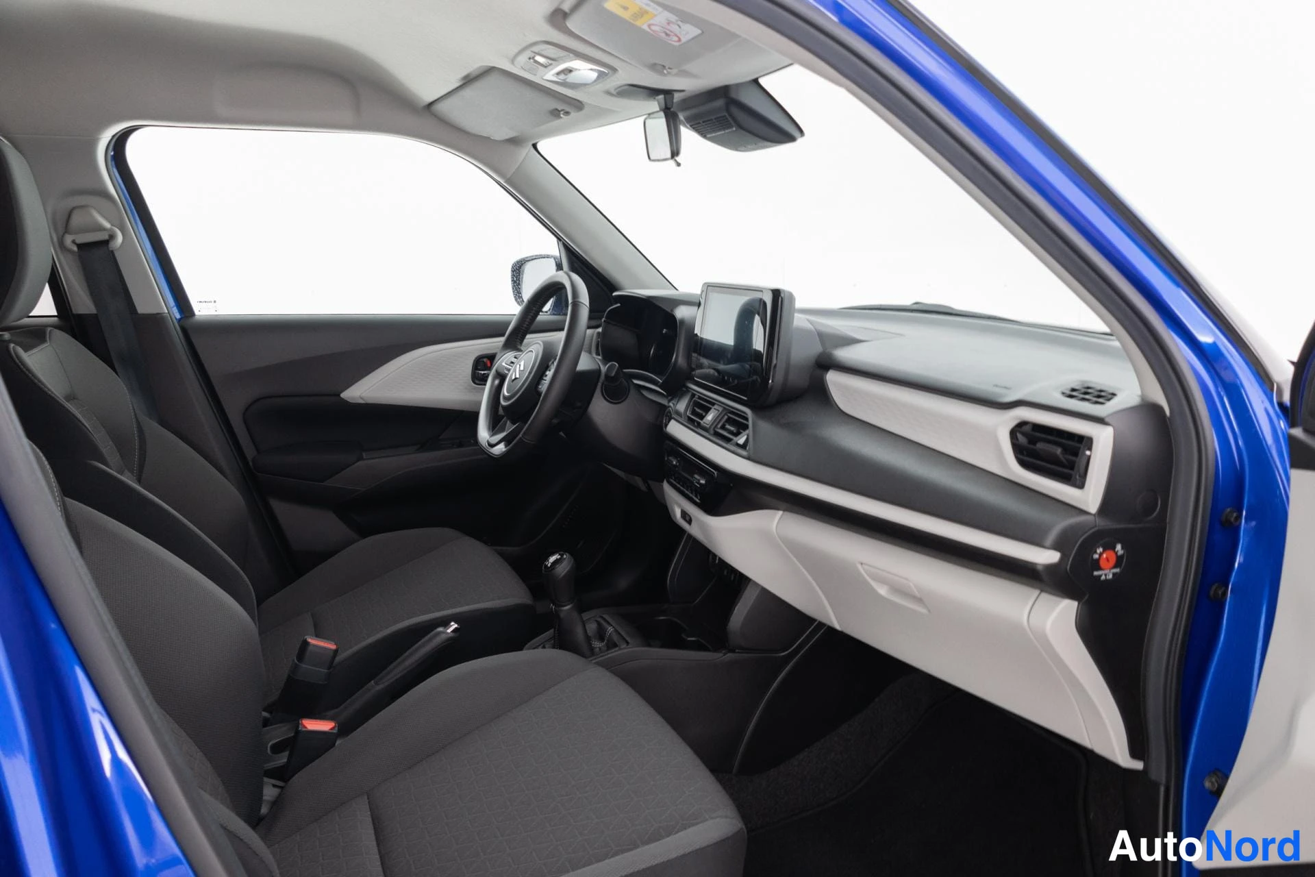 Sininen Suzuki Swift 2025, ohjaamo, kuva 11
