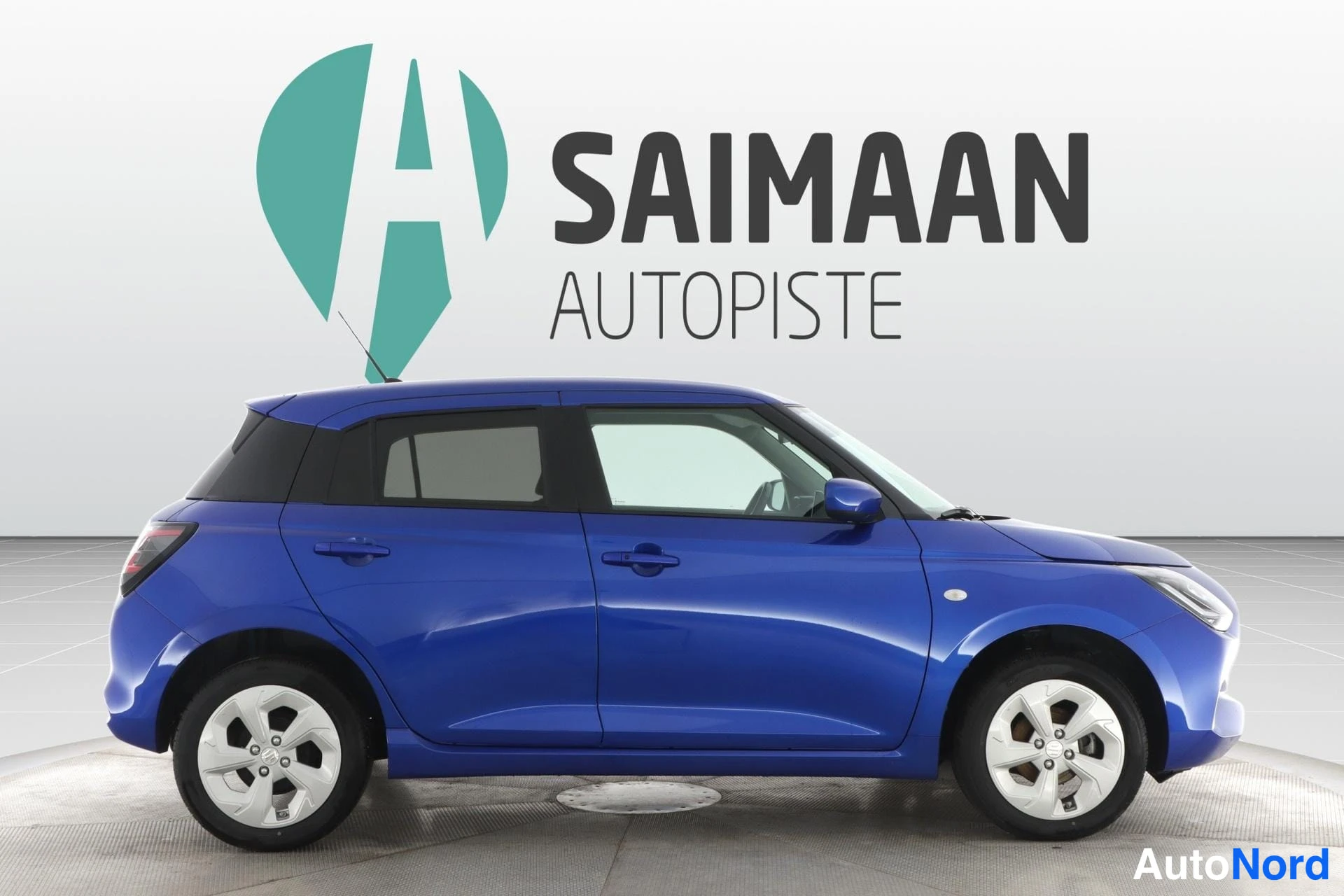 Sininen Suzuki Swift 2025, sivulta, kuva 5