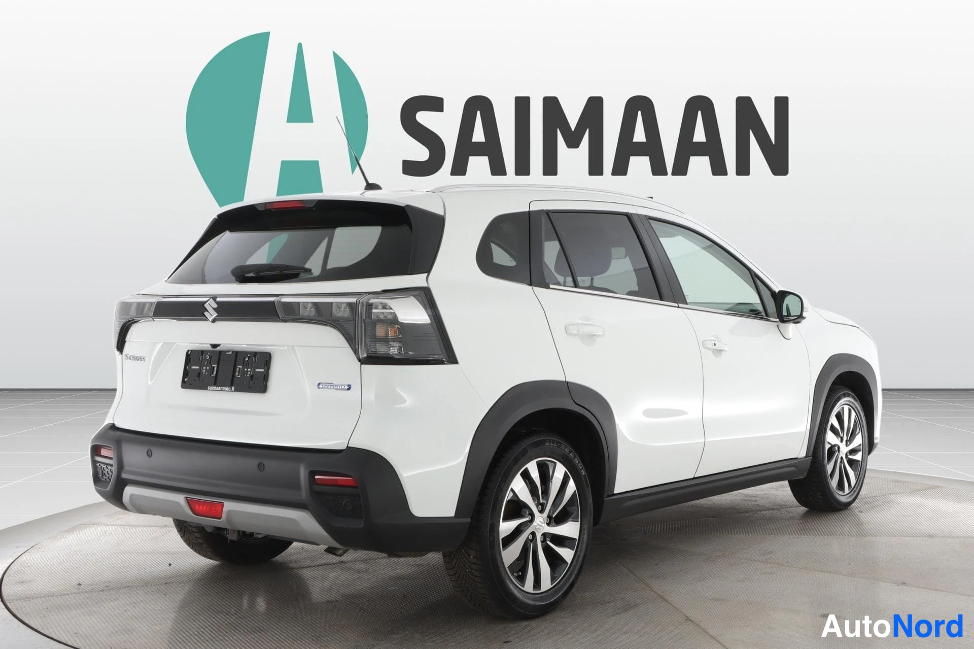 Valkoinen Suzuki S-cross 2025, takaviisto, kuva 7