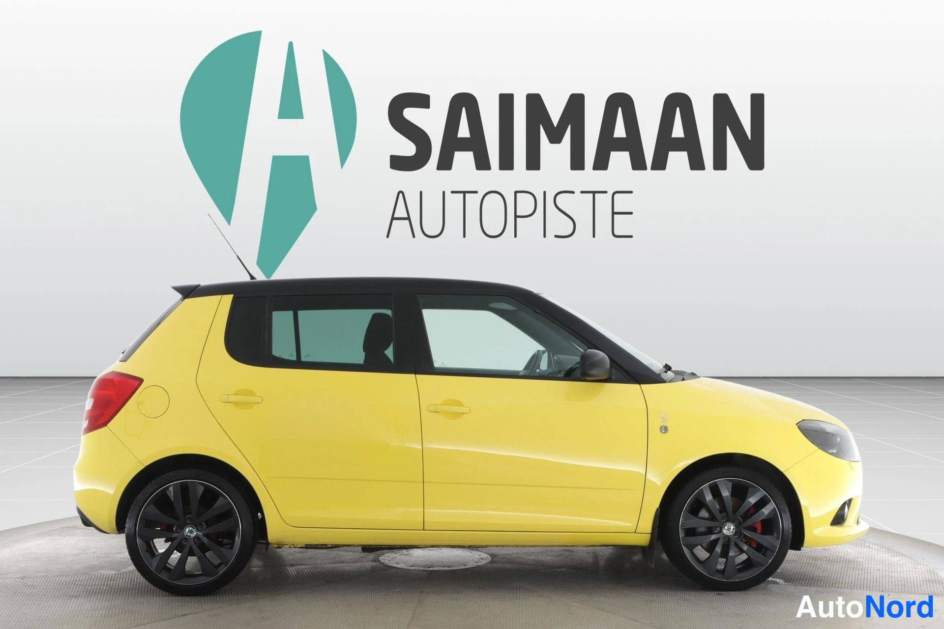 Keltainen Skoda Fabia 2011, sivulta, kuva 5