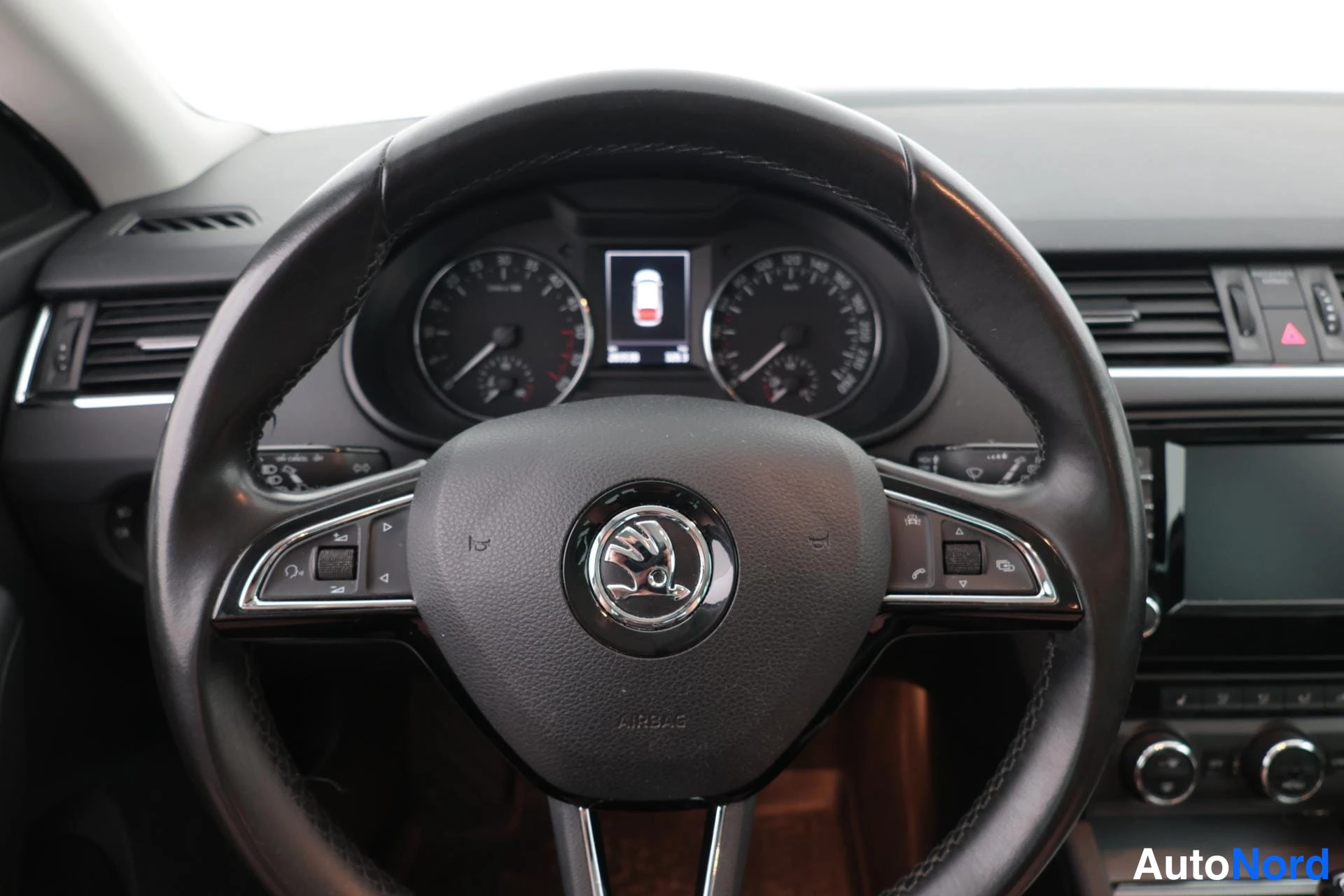 Musta Skoda Octavia 2016, yksityiskohta, kuva 17