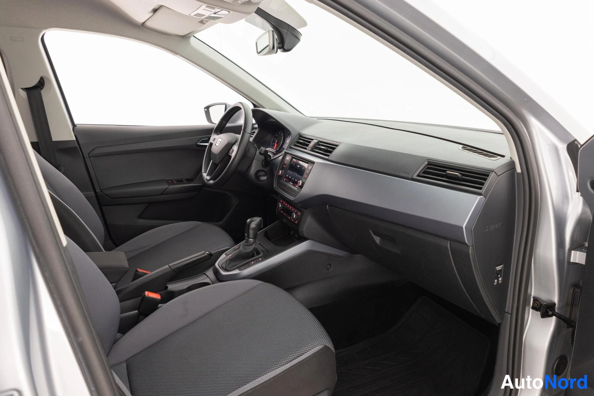 Hopea Seat Arona 2020, ohjaamo, kuva 10