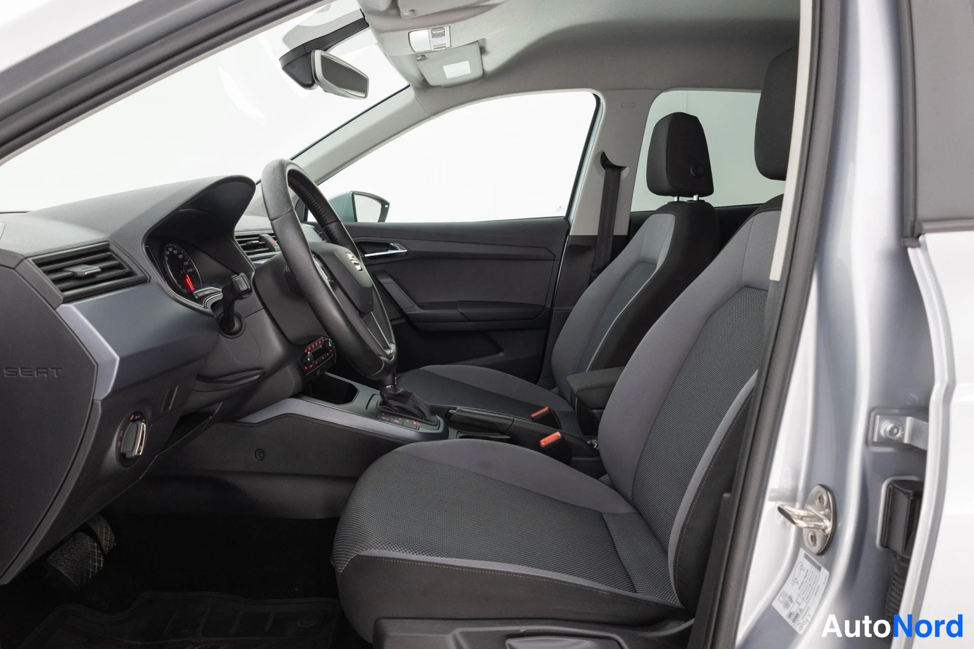 Hopea Seat Arona 2020, ohjaamo, kuva 9