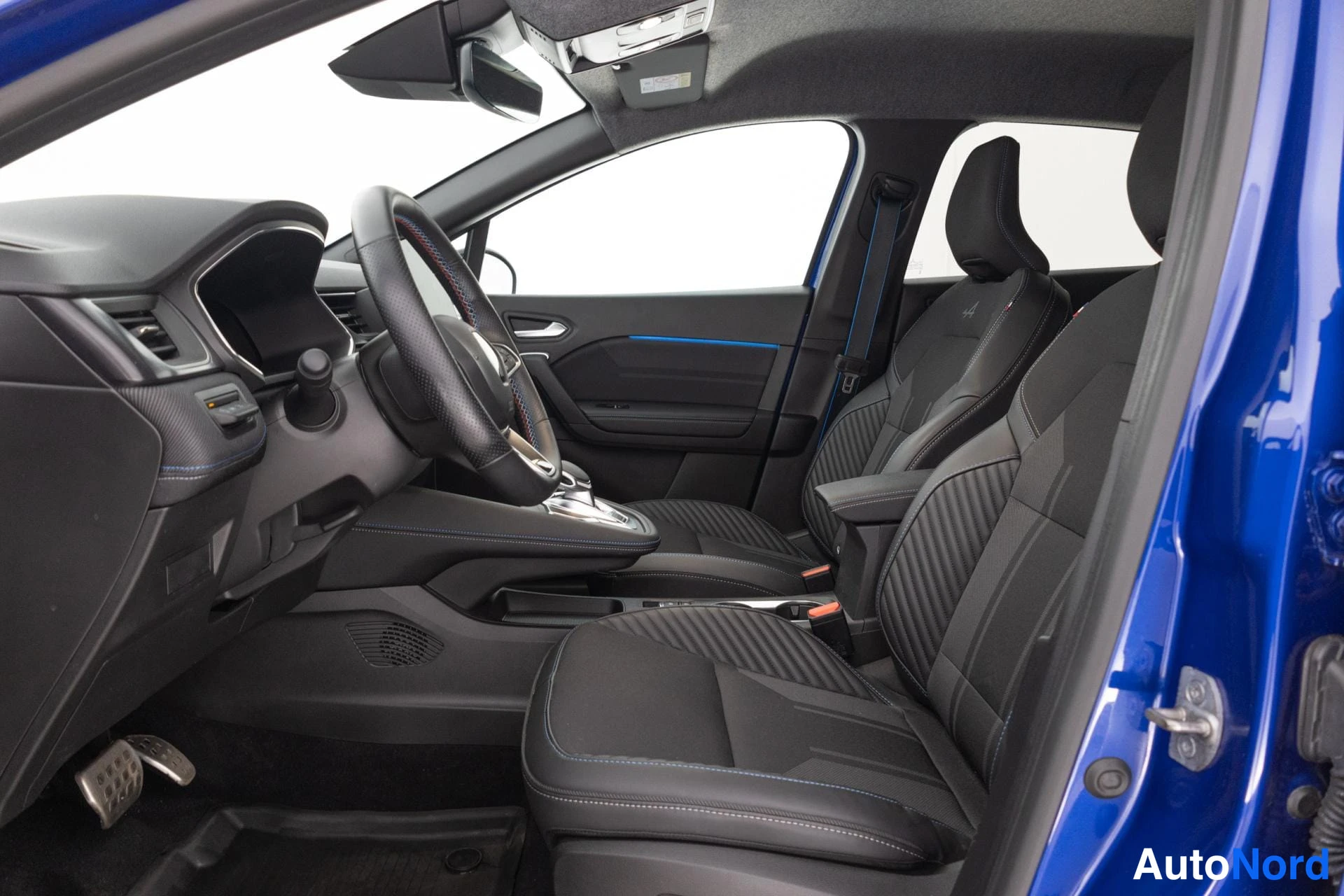 Sininen Renault Captur 2025, ohjaamo, kuva 11