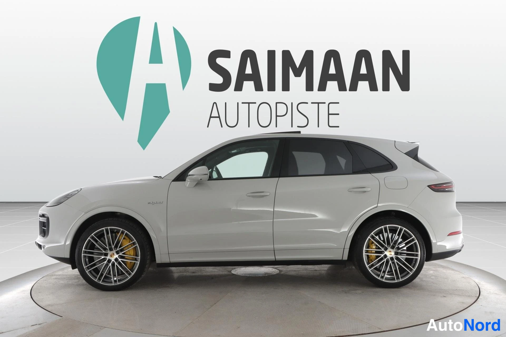 Harmaa Porsche Cayenne 2020, takaviisto, kuva 9