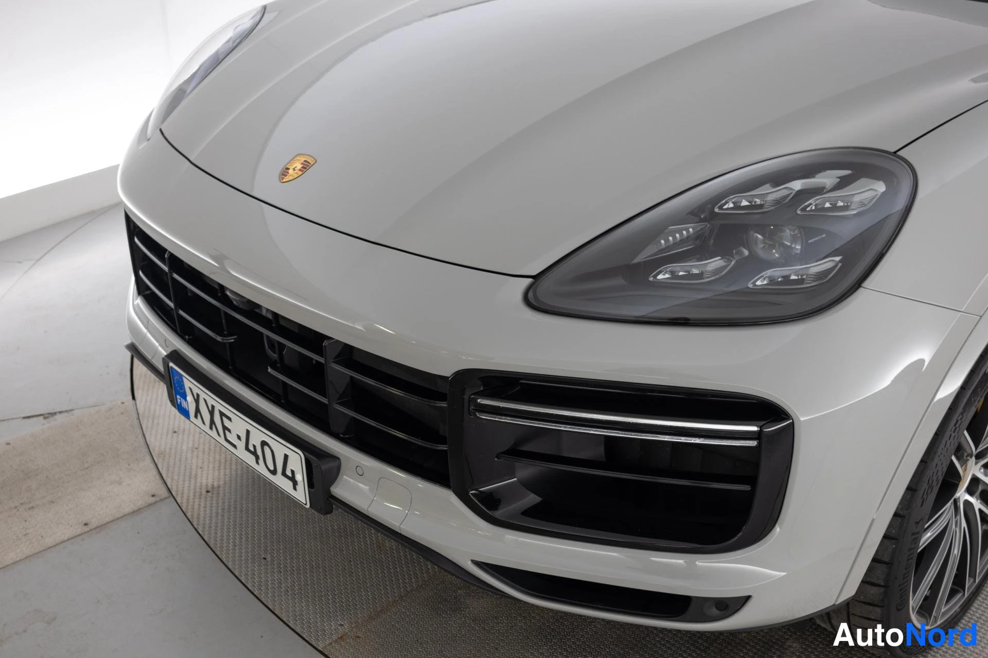 Harmaa Porsche Cayenne 2020, etuviisto, keula vasemmalle, kuva 2