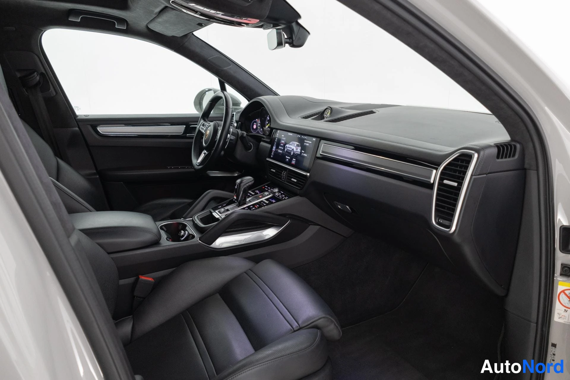 Harmaa Porsche Cayenne 2020, ohjaamo, kuva 14