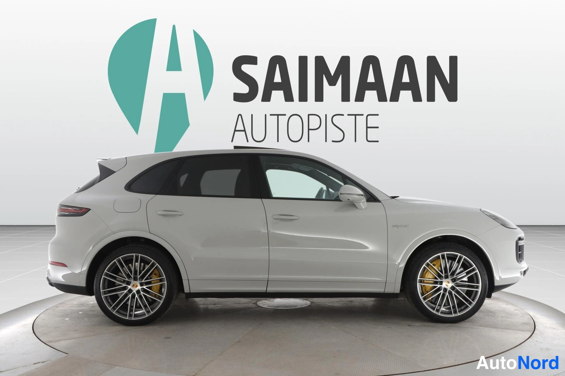 Harmaa Porsche Cayenne 2020, sivulta, kuva 6