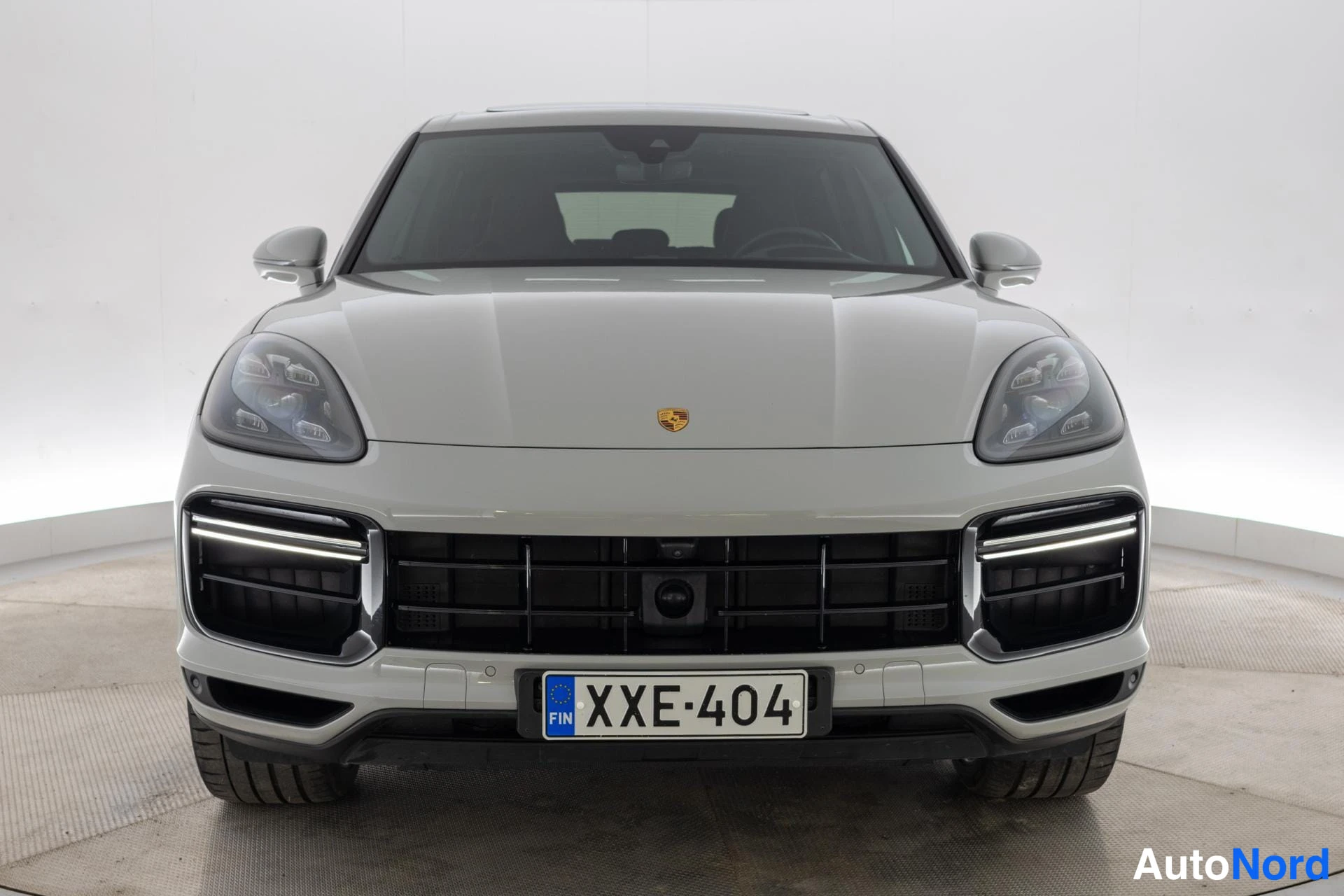 Harmaa Porsche Cayenne 2020, edestä, kuva 5
