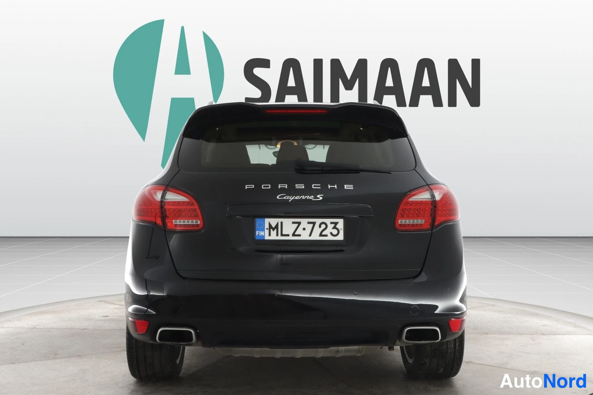 Musta Porsche Cayenne 2010, takaa, kuva 8