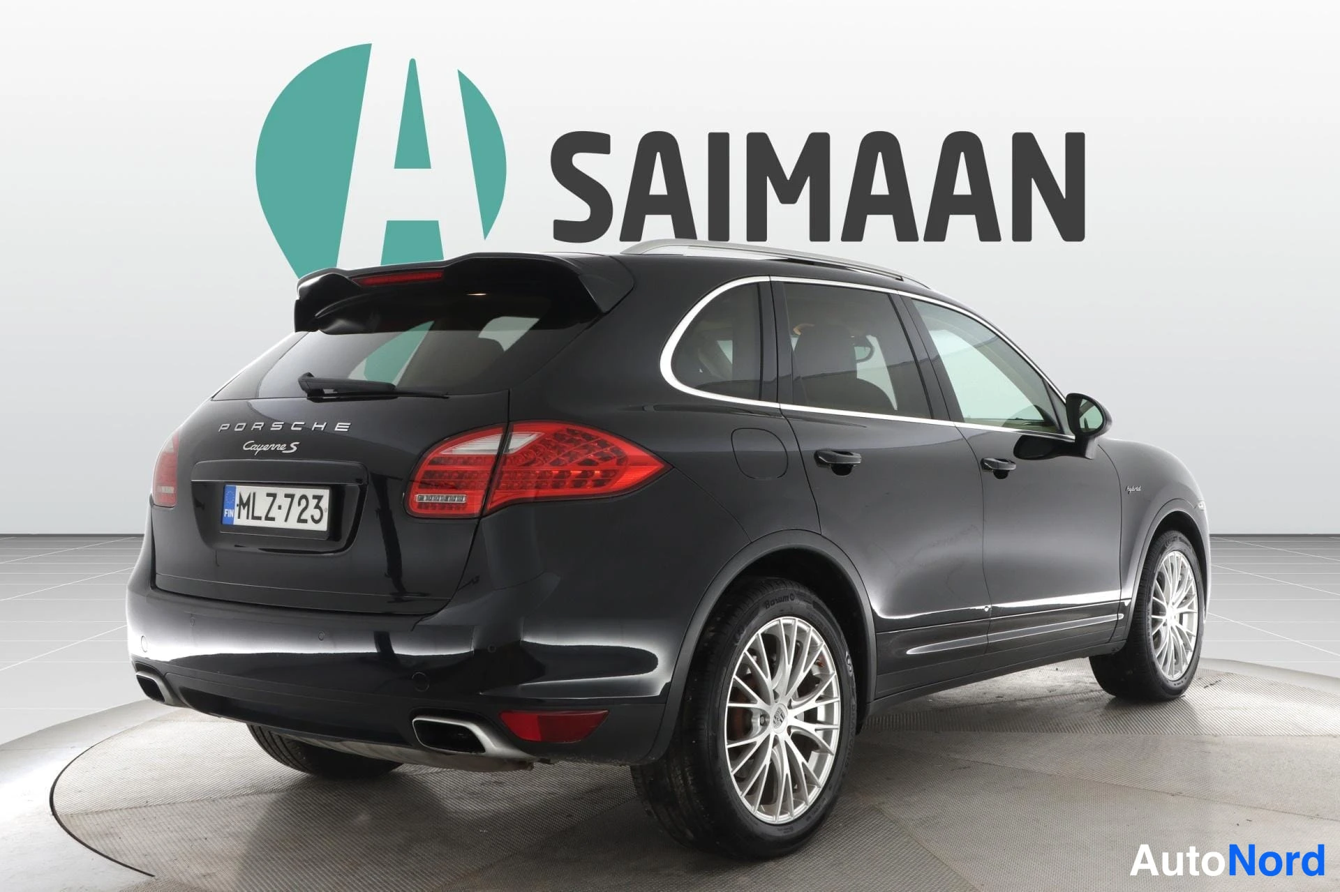 Musta Porsche Cayenne 2010, takaviisto, kuva 6