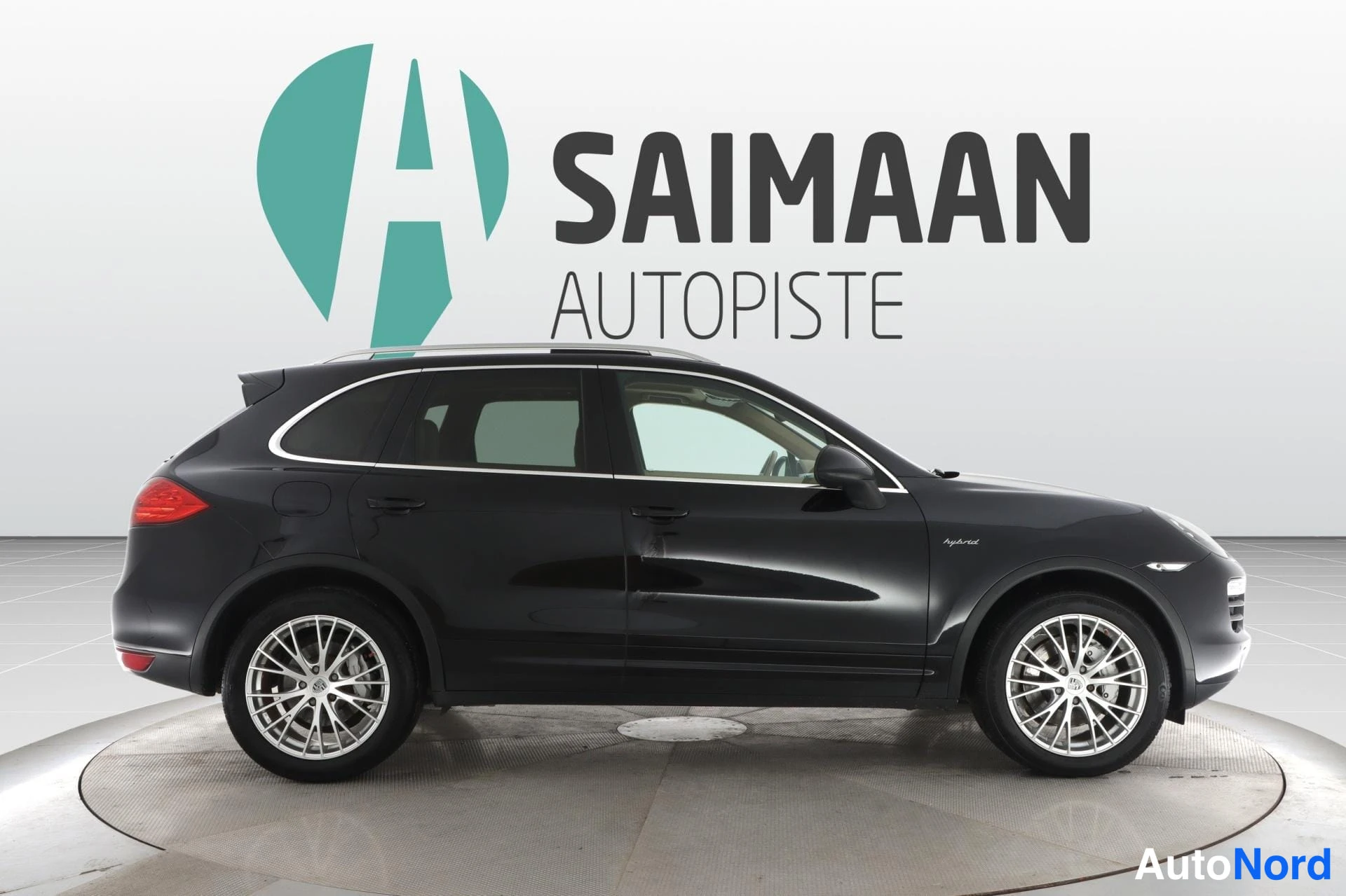 Musta Porsche Cayenne 2010, takaviisto, kuva 7