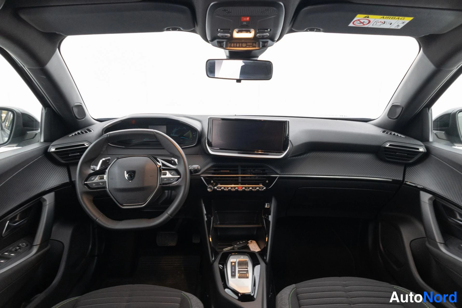 Harmaa Peugeot 2008 2024, ohjaamo, kuva 11
