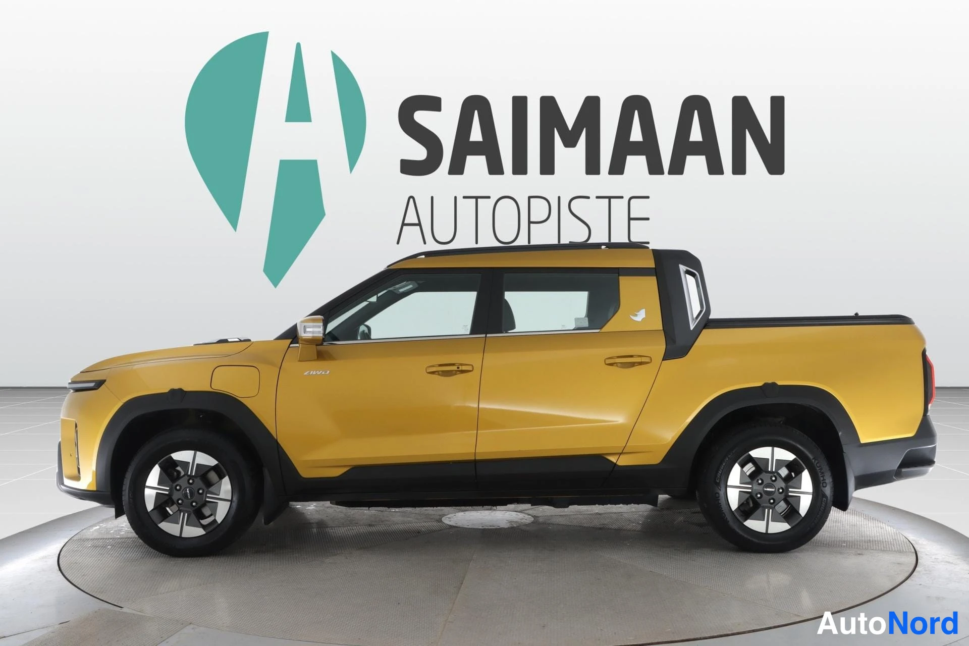 Keltainen KGM Musso EV 2025, sivulta, kuva 7