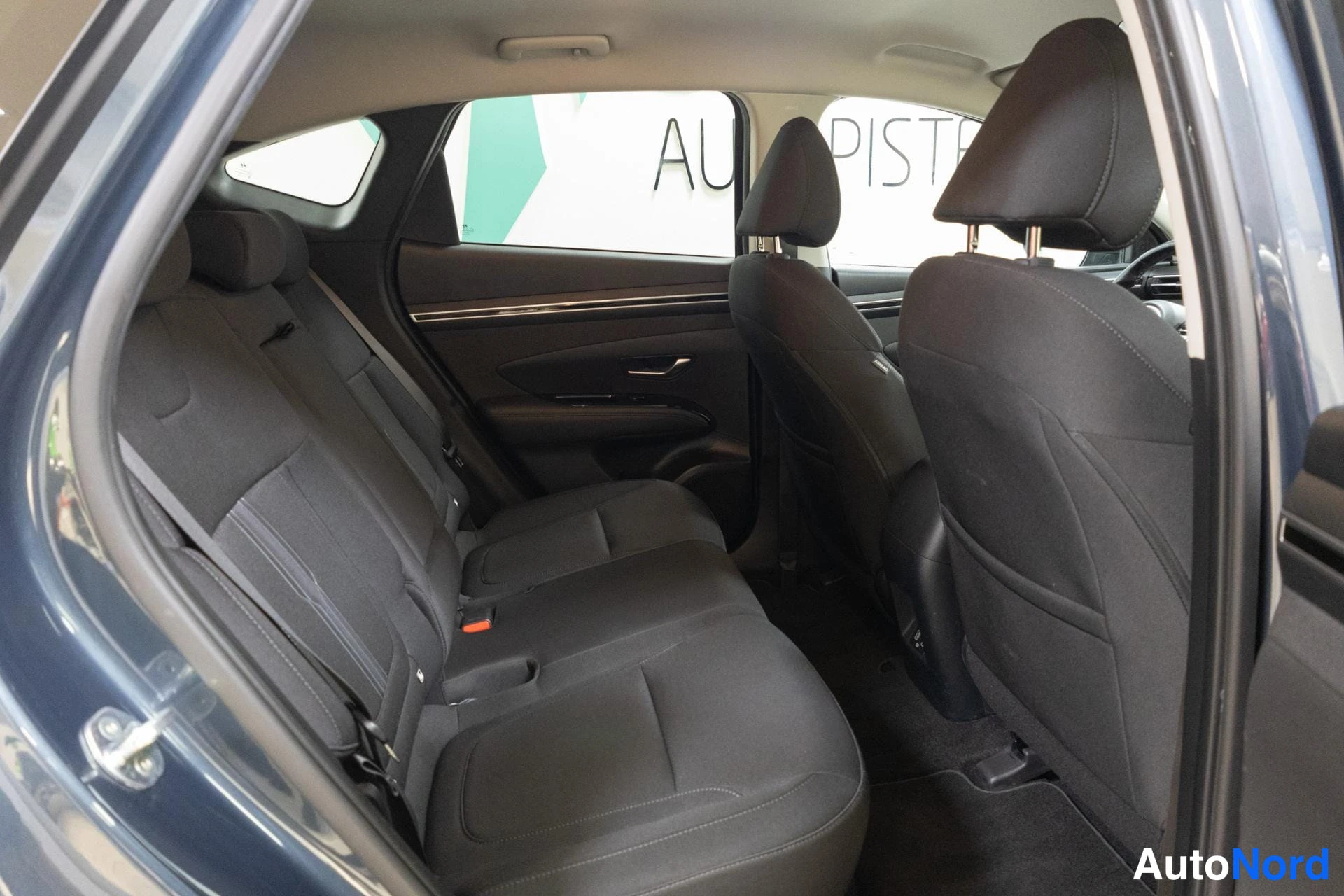 Sininen Hyundai Tucson 2021, takaistuimet, kuva 12