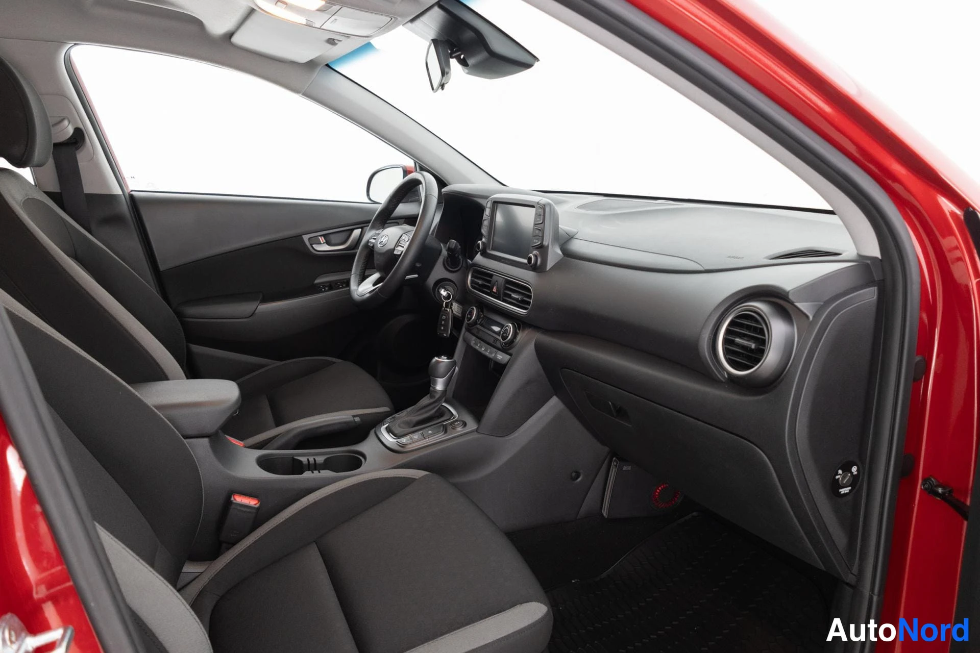 Punainen Hyundai Kona 2021, ohjaamo, kuva 10