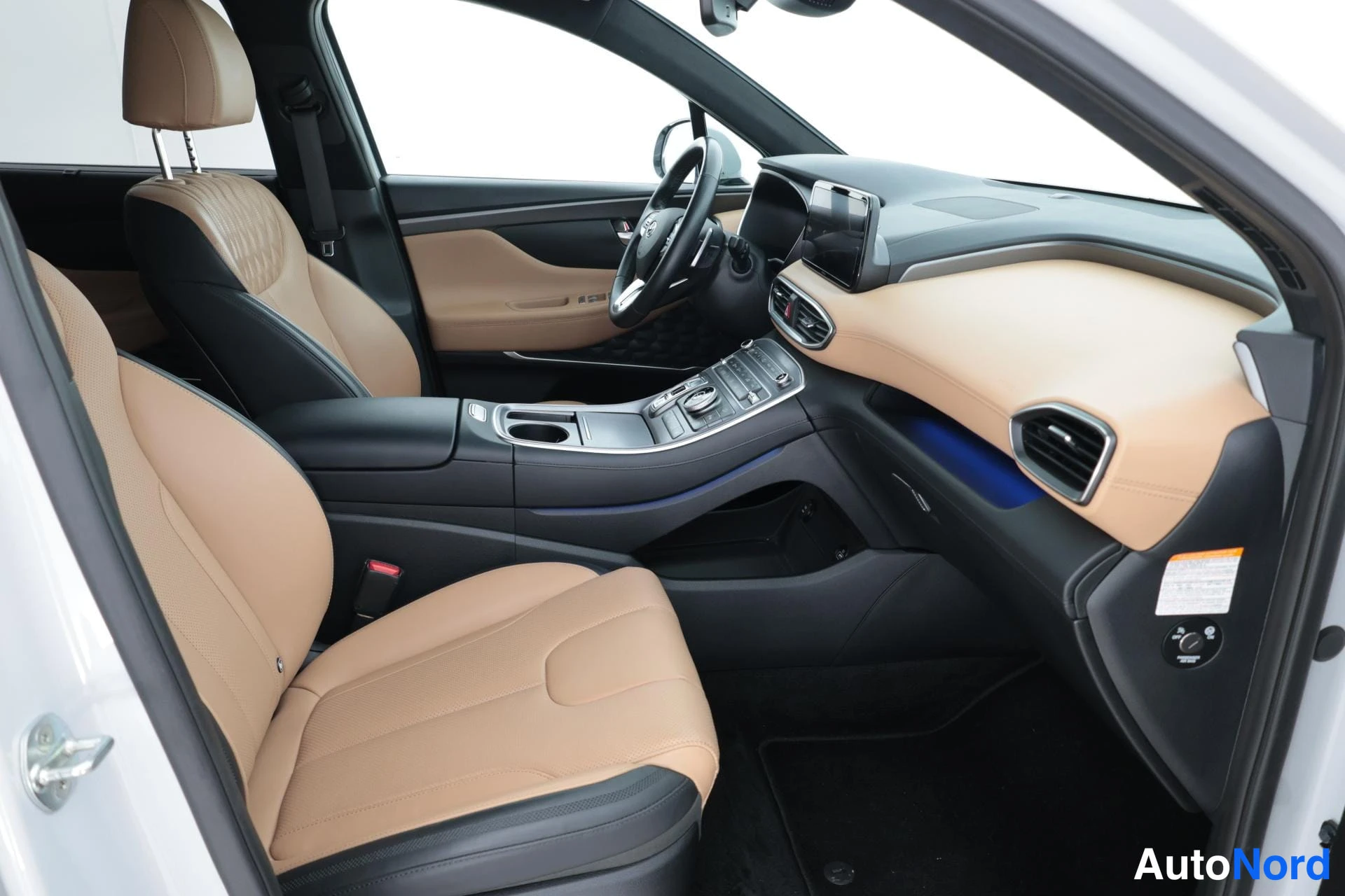 Valkoinen Hyundai Santa Fe 2022, ohjaamo, kuva 12