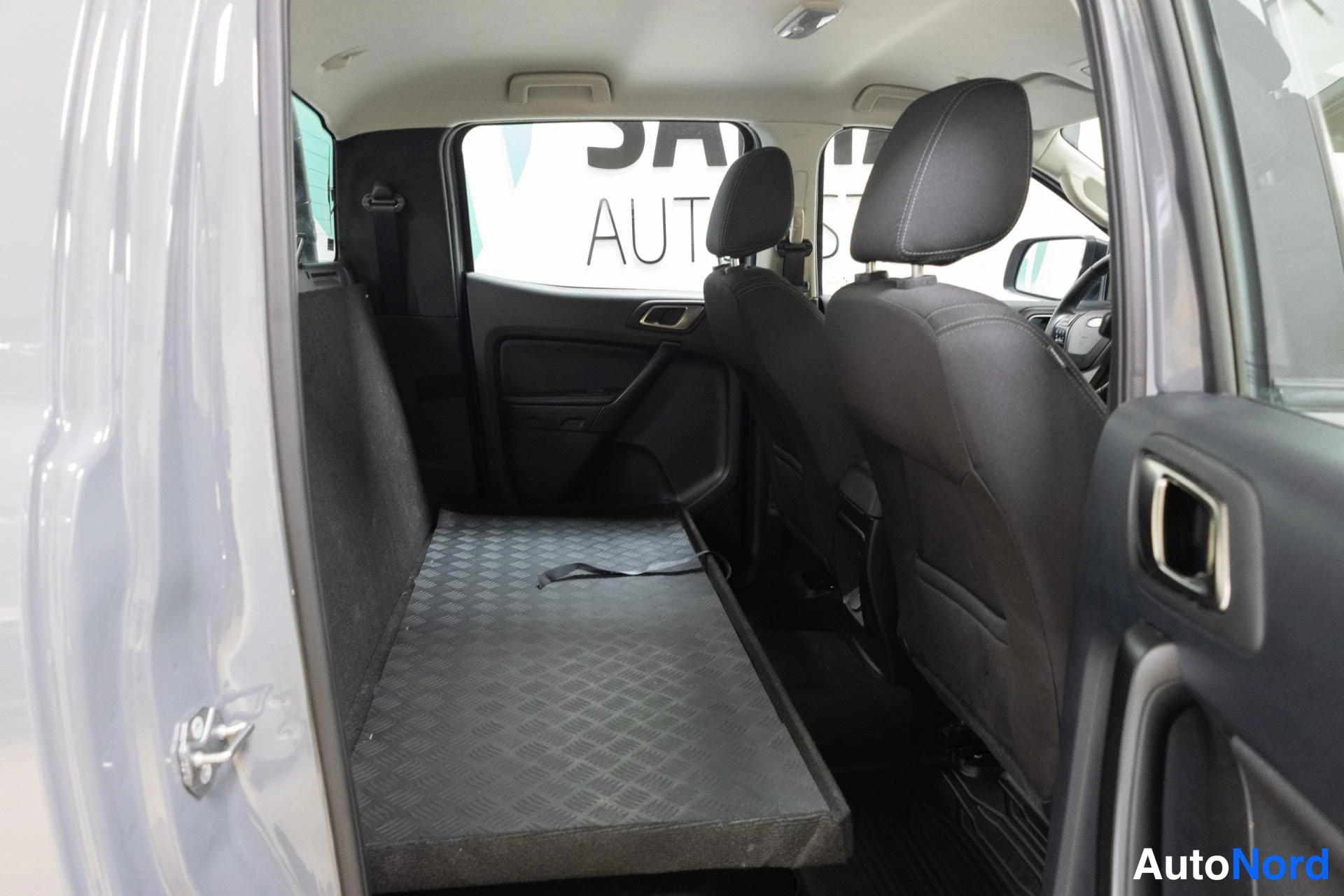 Harmaa Ford Ranger 2023, takaistuimet, kuva 13