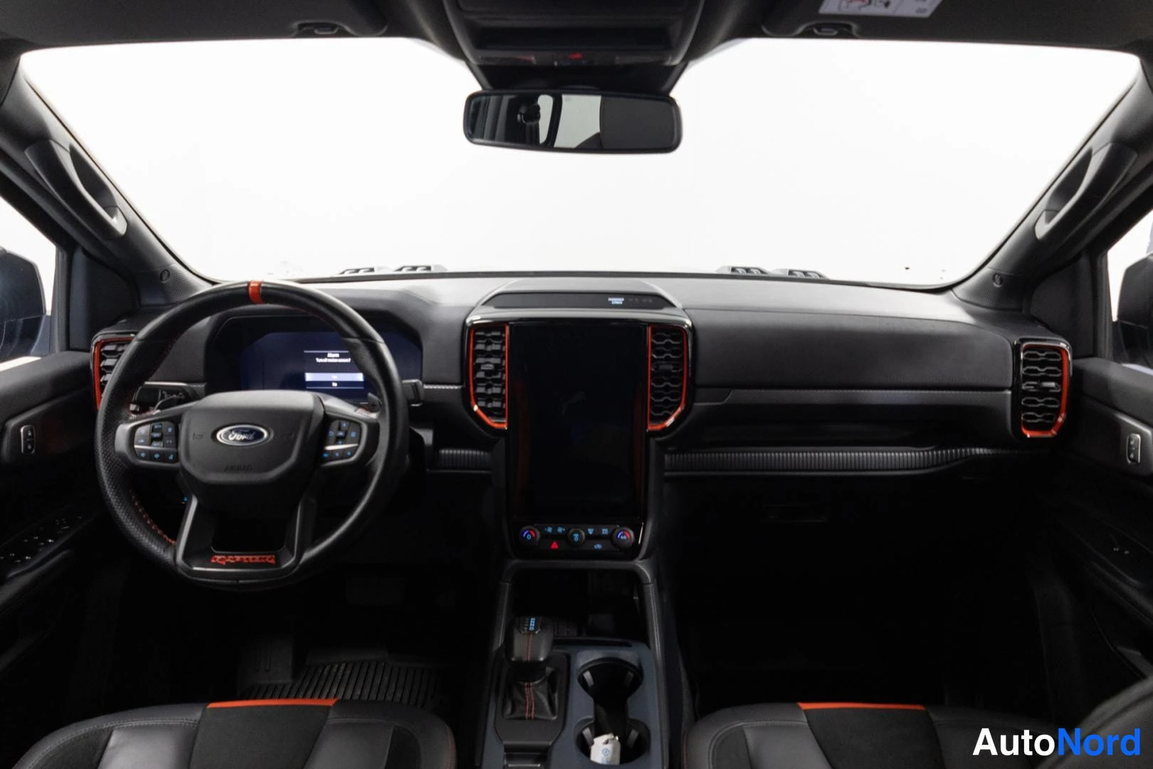 Harmaa Ford Ranger 2024, ohjaamo, kuva 12