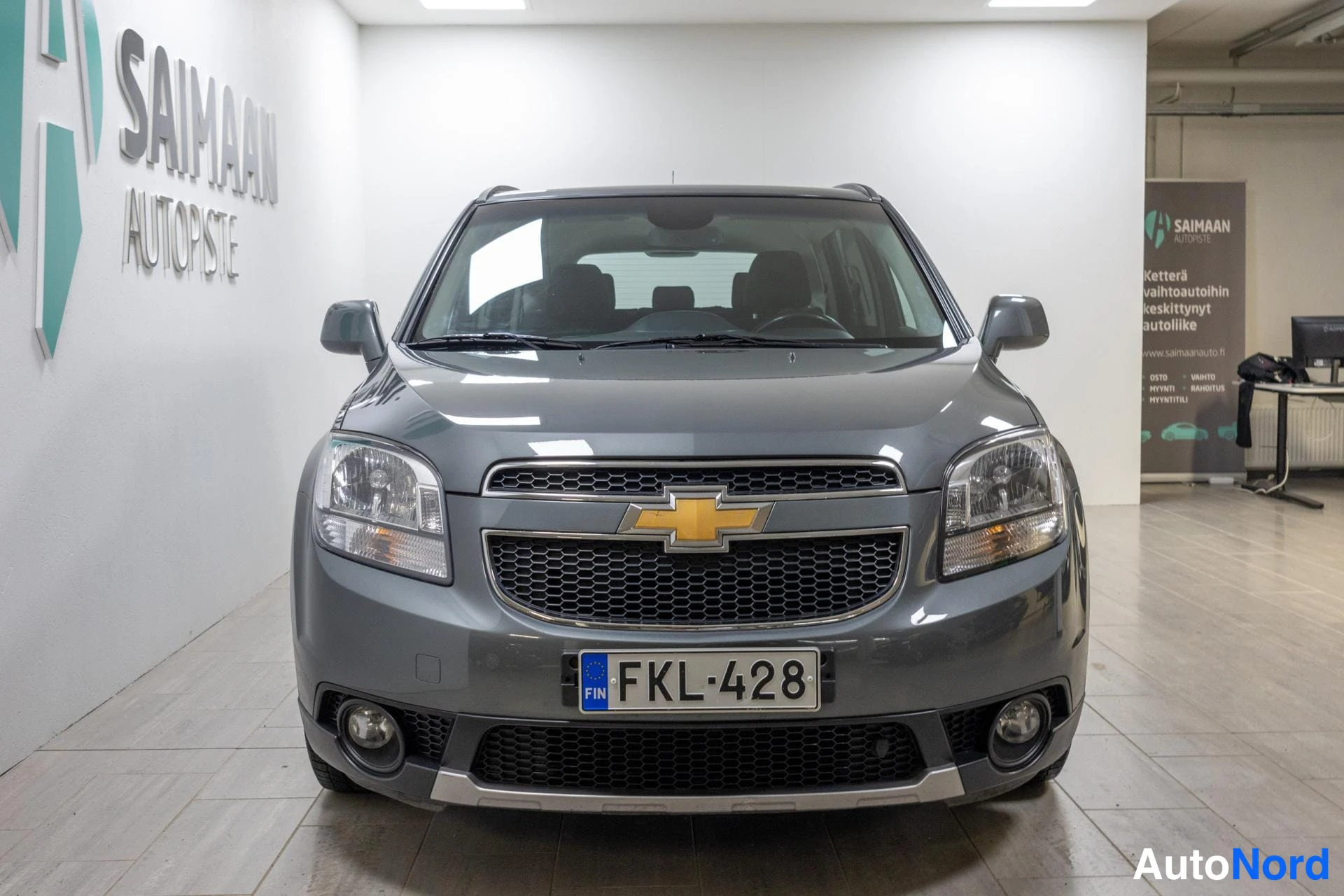 Harmaa Chevrolet Orlando 2012, edestä, kuva 3