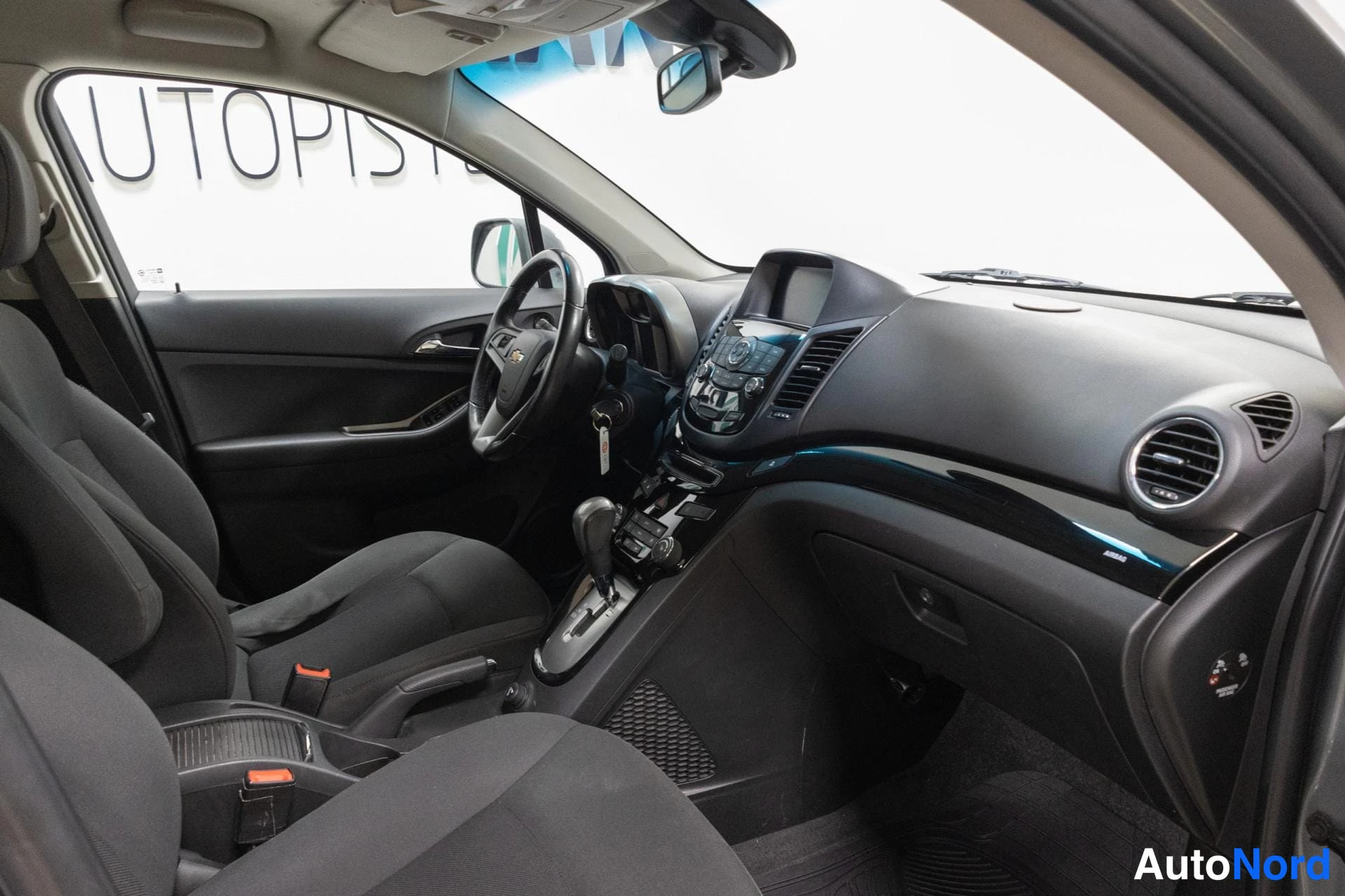 Harmaa Chevrolet Orlando 2012, ohjaamo, kuva 7