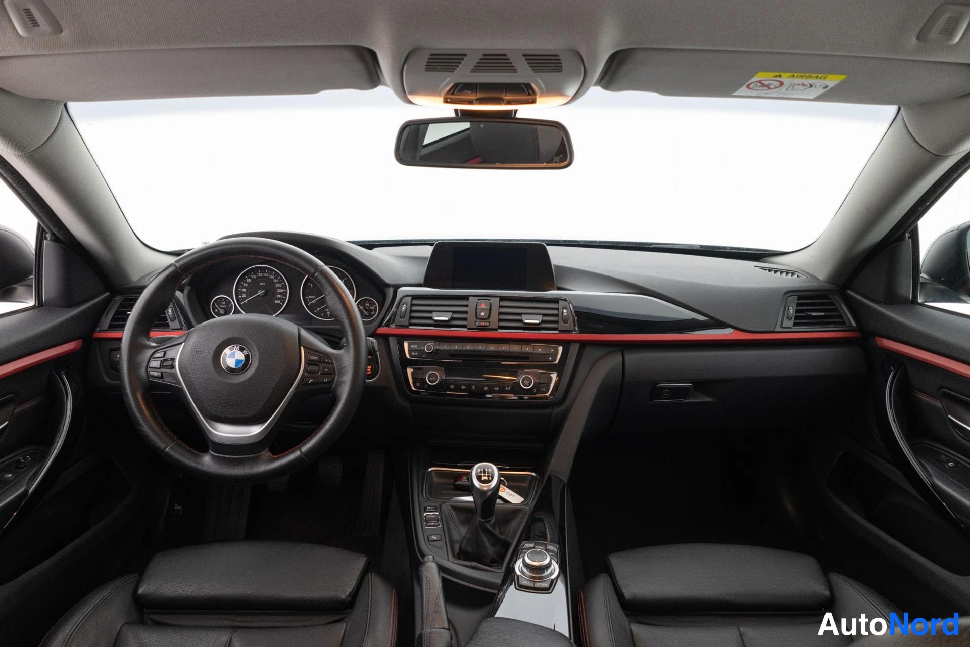 Musta BMW 418 2015, ohjaamo, kuva 16