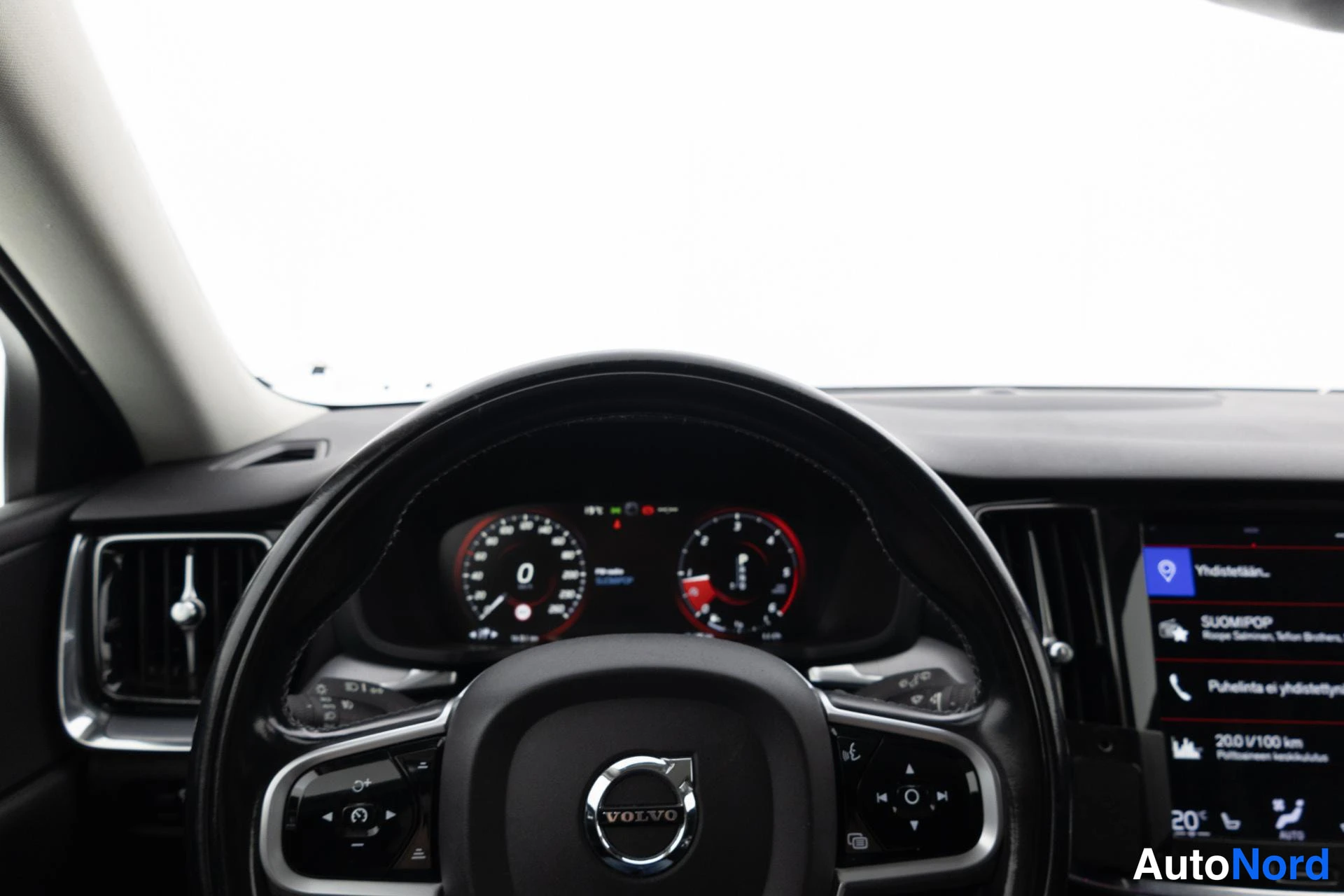 Valkoinen Volvo V60 2020, yksityiskohta, kuva 17