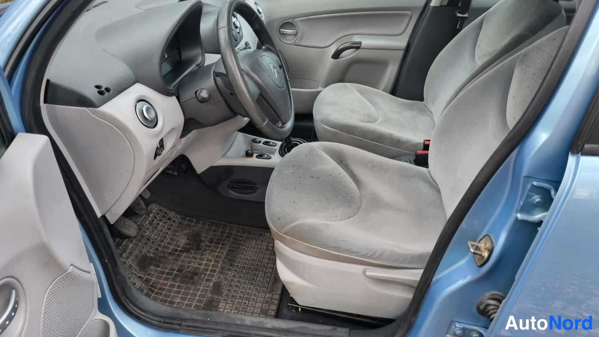 Sininen Citroen C3 2003, ohjaamo, kuva 8