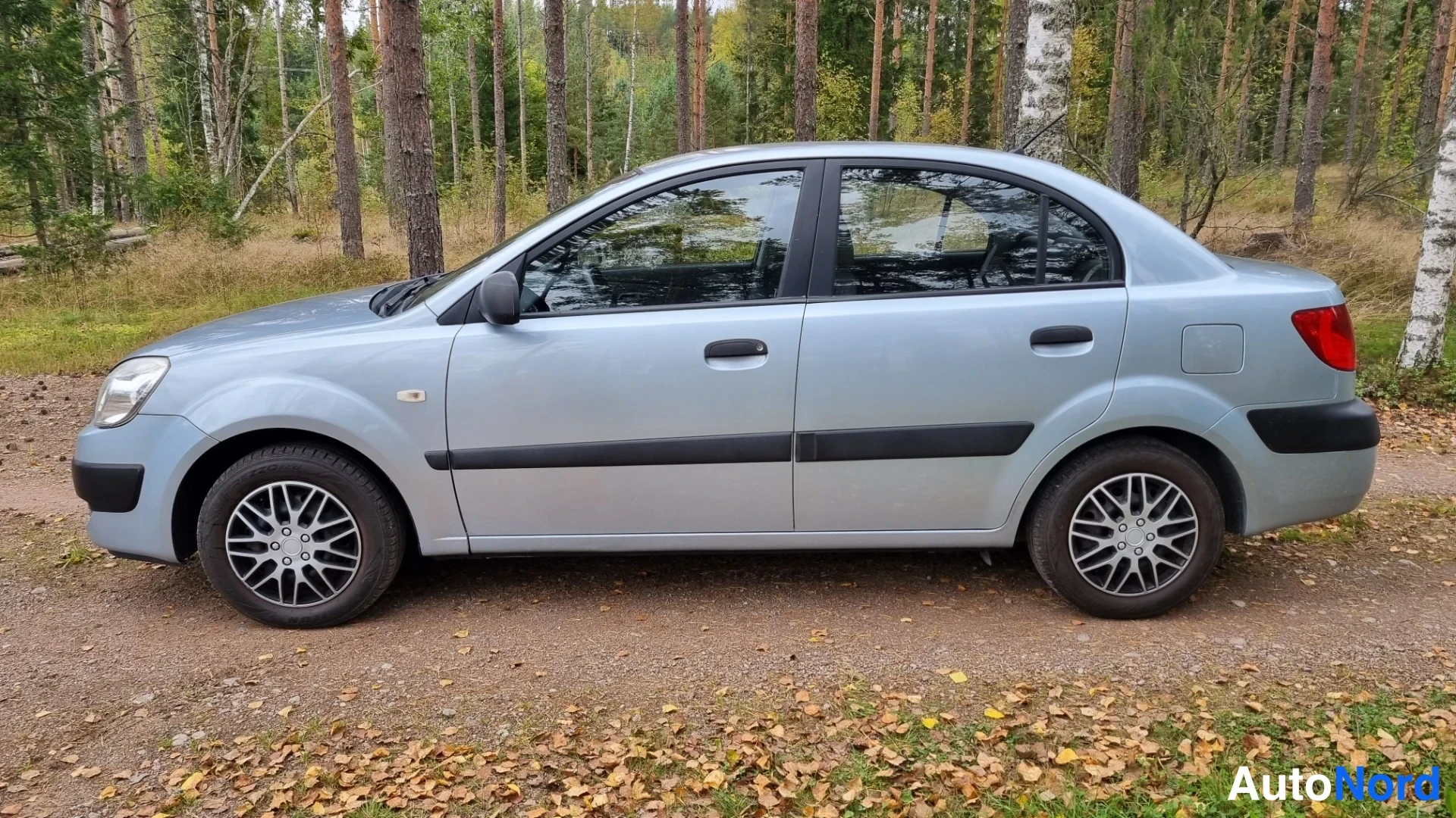 Sininen Kia Rio 2006, sivulta, kuva 4