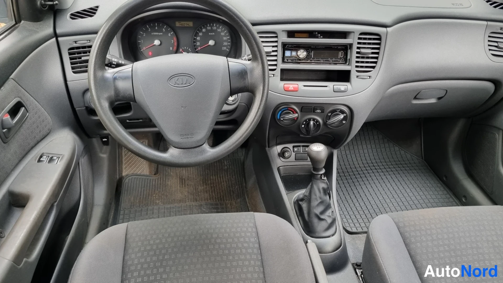 Sininen Kia Rio 2006, ohjaamo, kuva 10