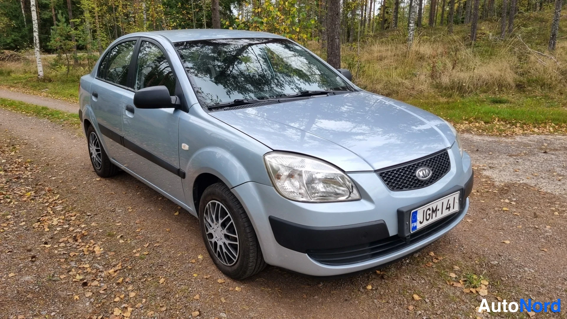 Sininen Kia Rio 2006, etuviisto, keula oikealle, kuva 2