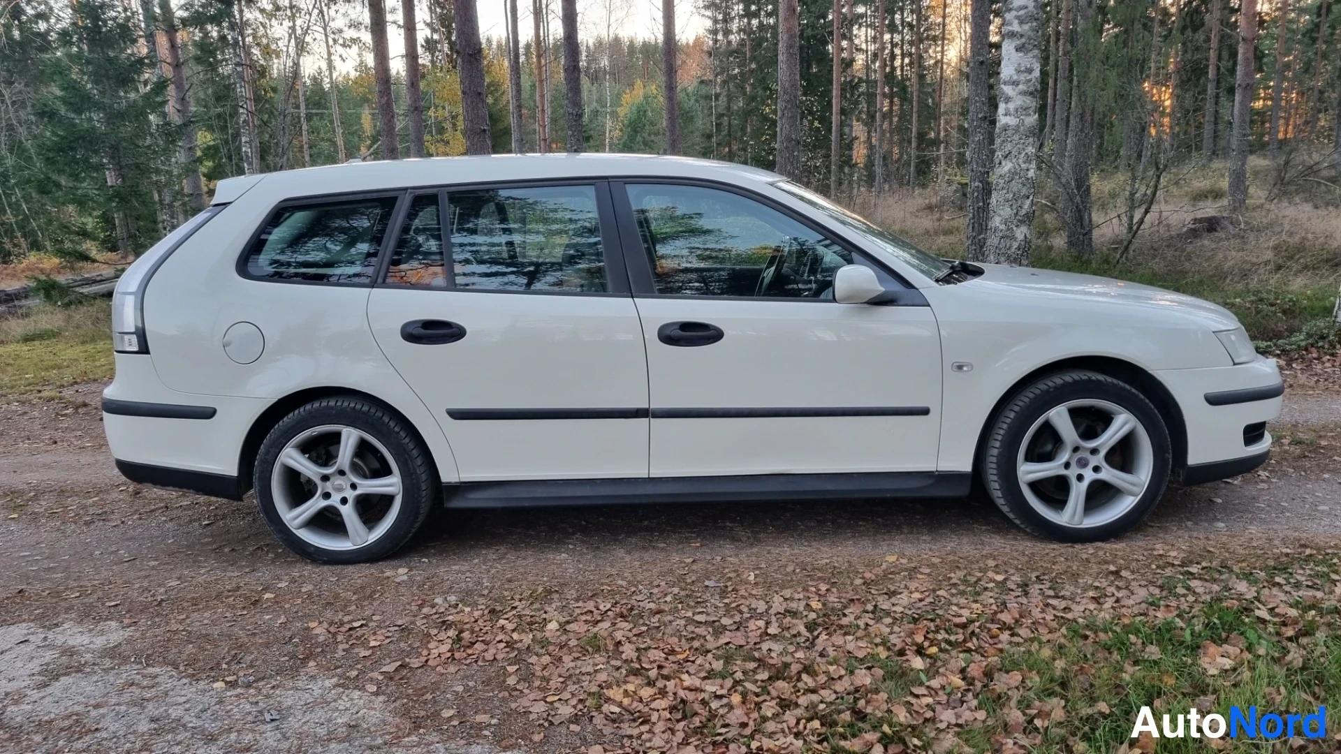 Valkoinen Saab 9-3 2006, sivulta, kuva 5
