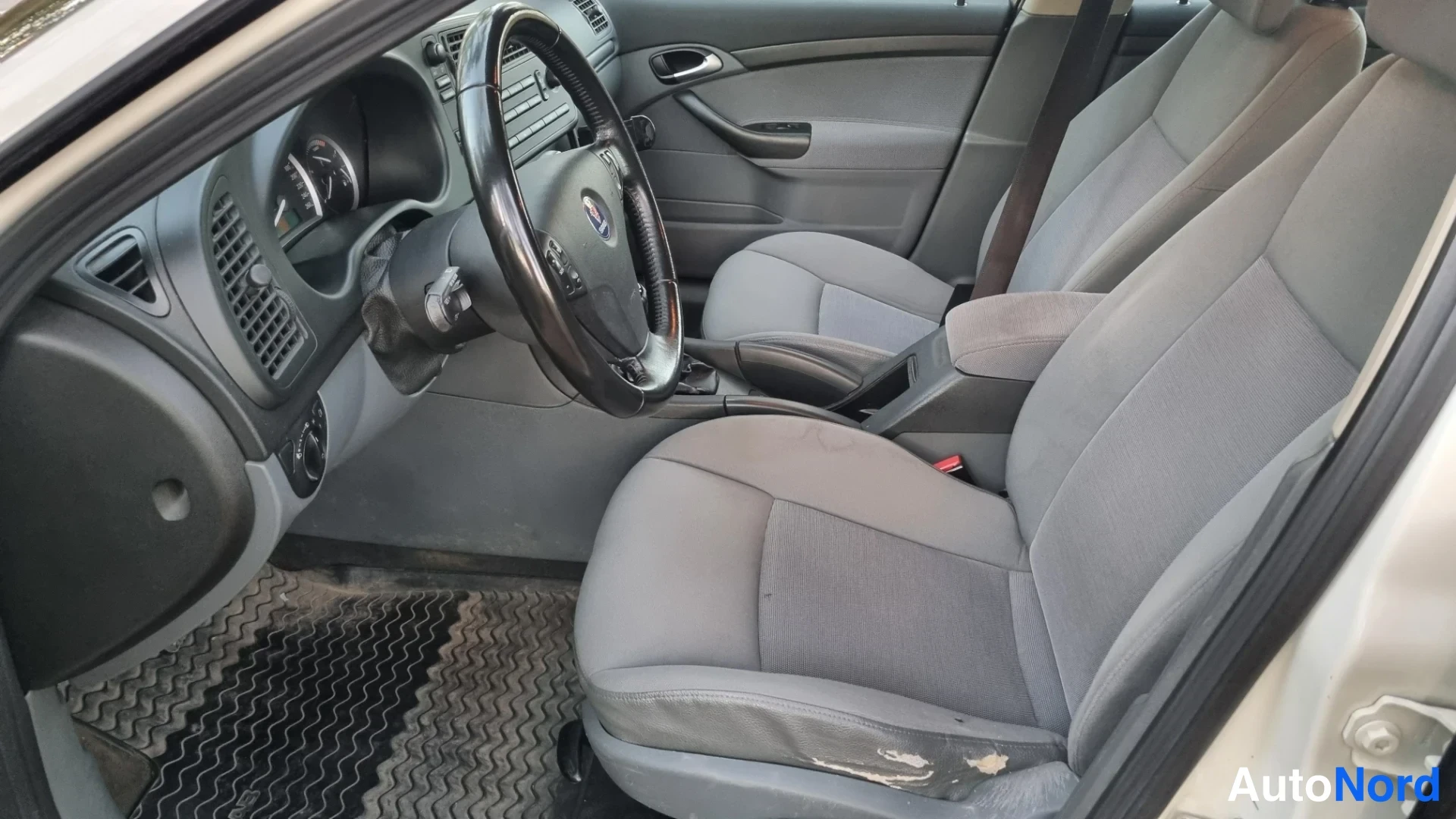 Valkoinen Saab 9-3 2006, etuistuimet, kuva 10