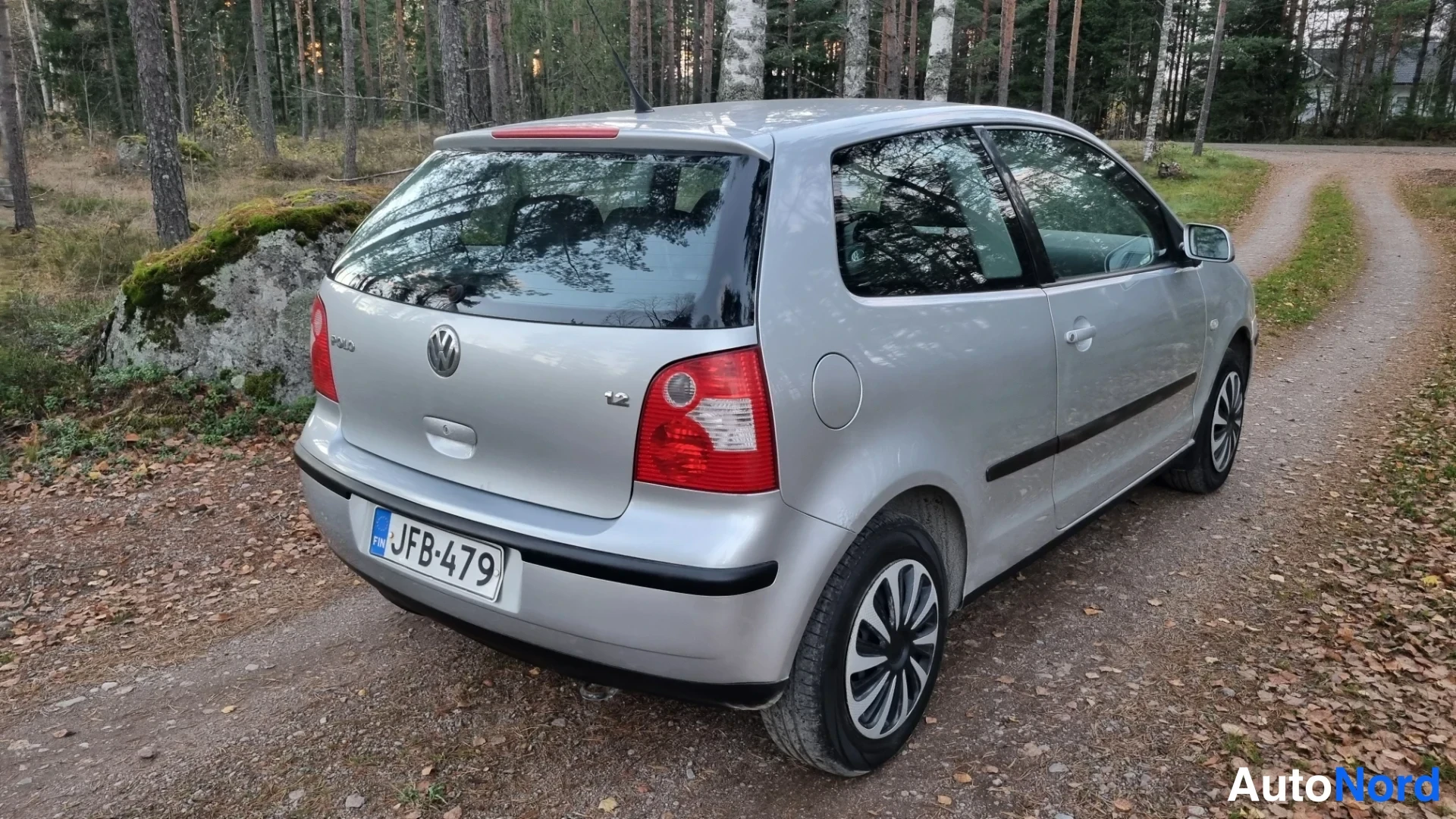 Harmaa Volkswagen Polo 2003, takaviisto, kuva 6