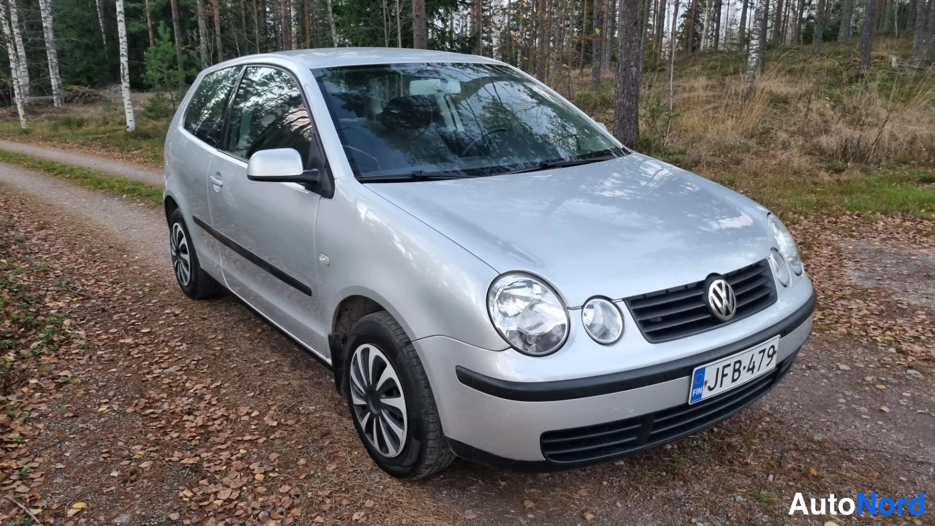 Harmaa Volkswagen Polo 2003, etuviisto, keula oikealle, kuva 2