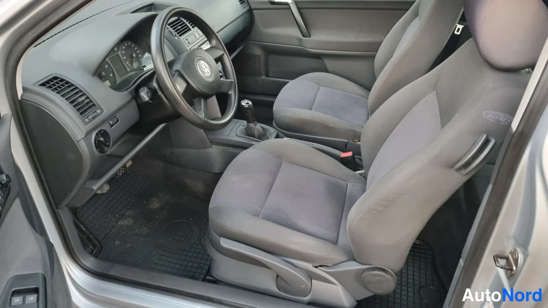 Harmaa Volkswagen Polo 2003, ohjaamo, kuva 9