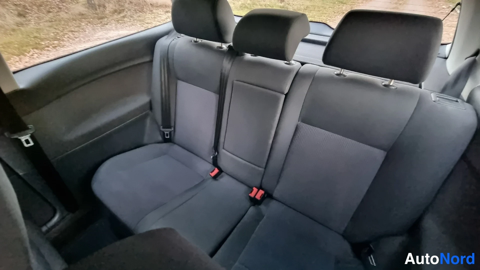 Harmaa Volkswagen Polo 2003, takaistuimet, kuva 11