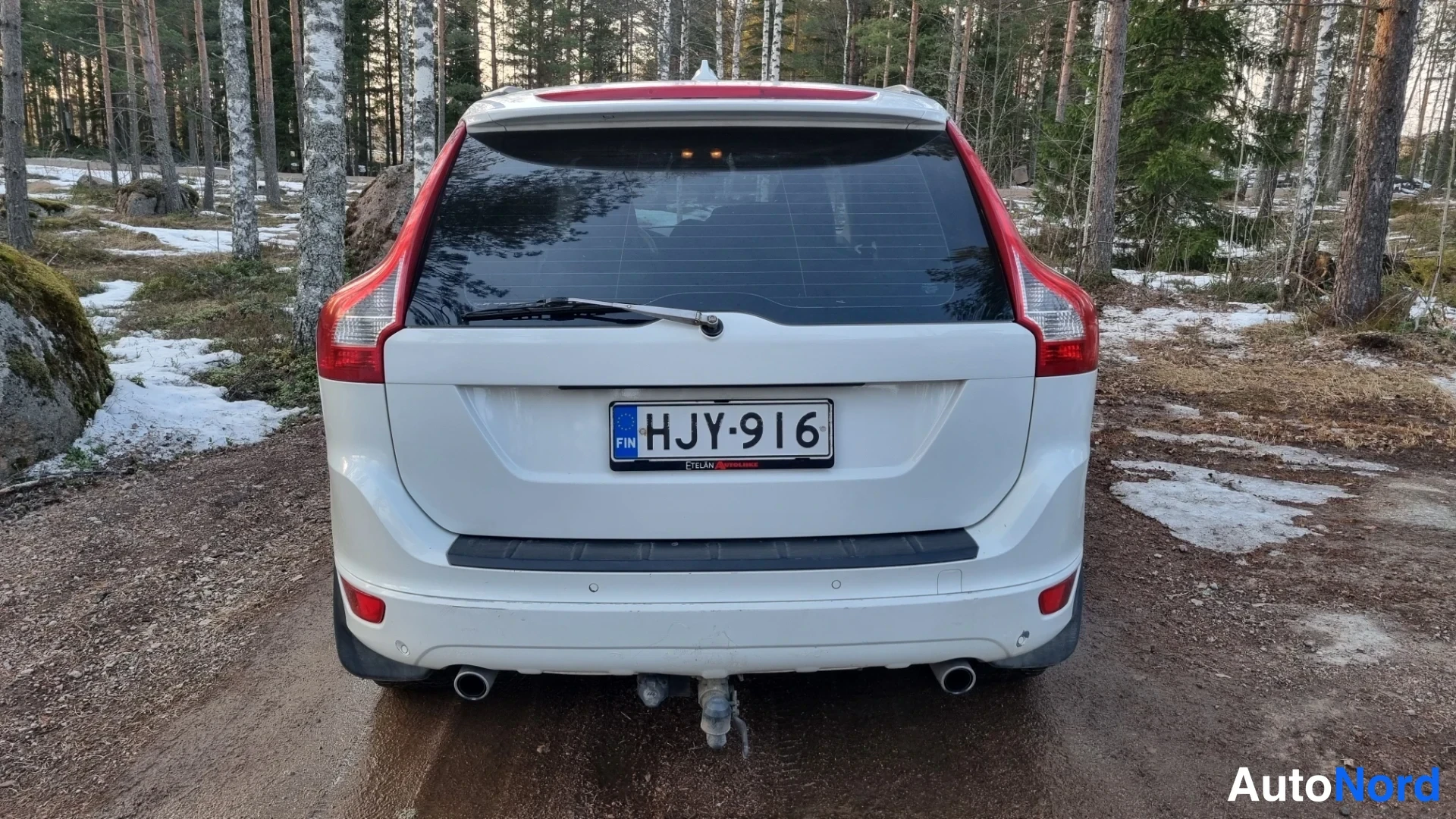 Valkoinen Volvo XC60 2010, takaa, kuva 8