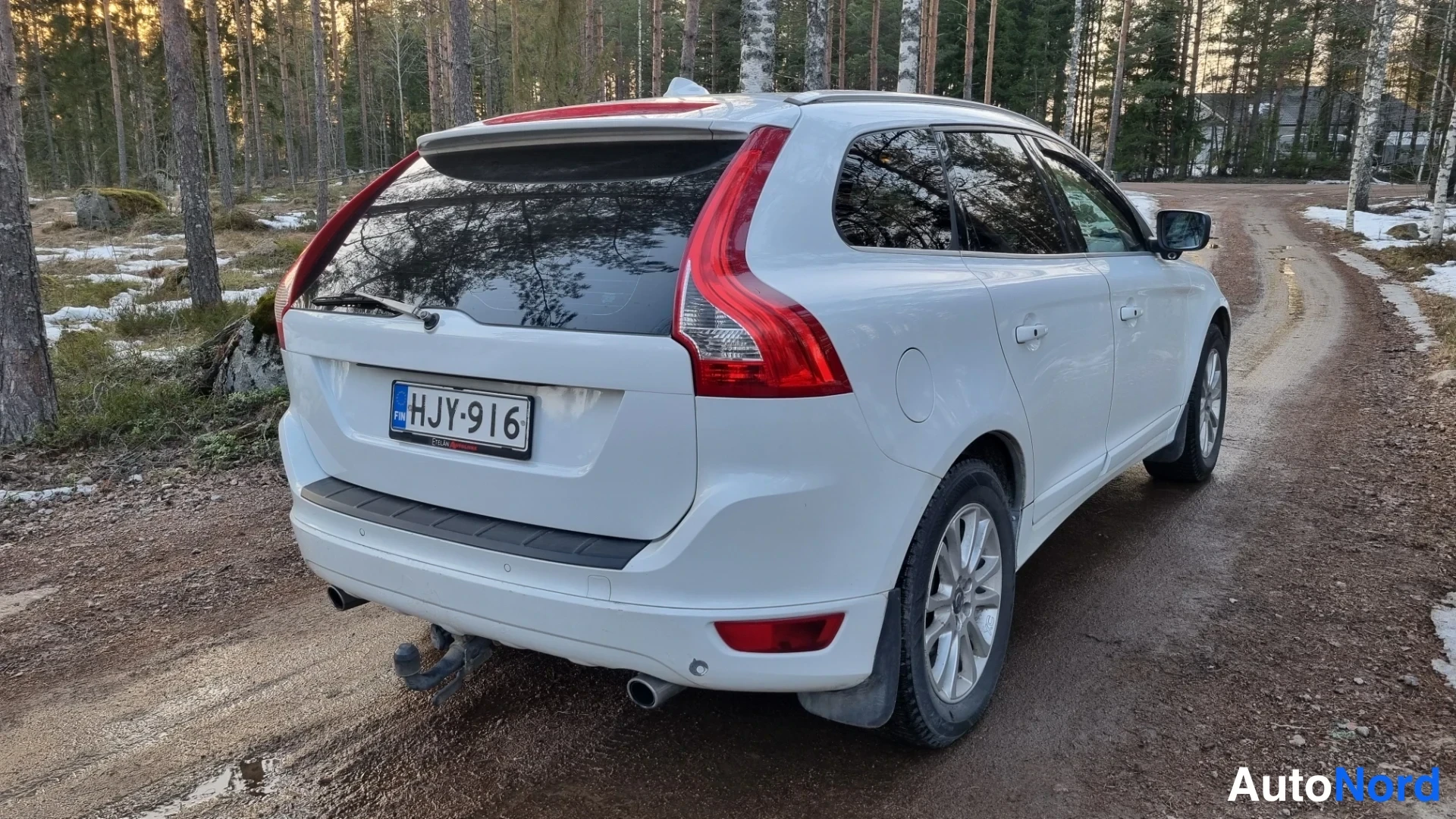 Valkoinen Volvo XC60 2010, takaviisto, kuva 6