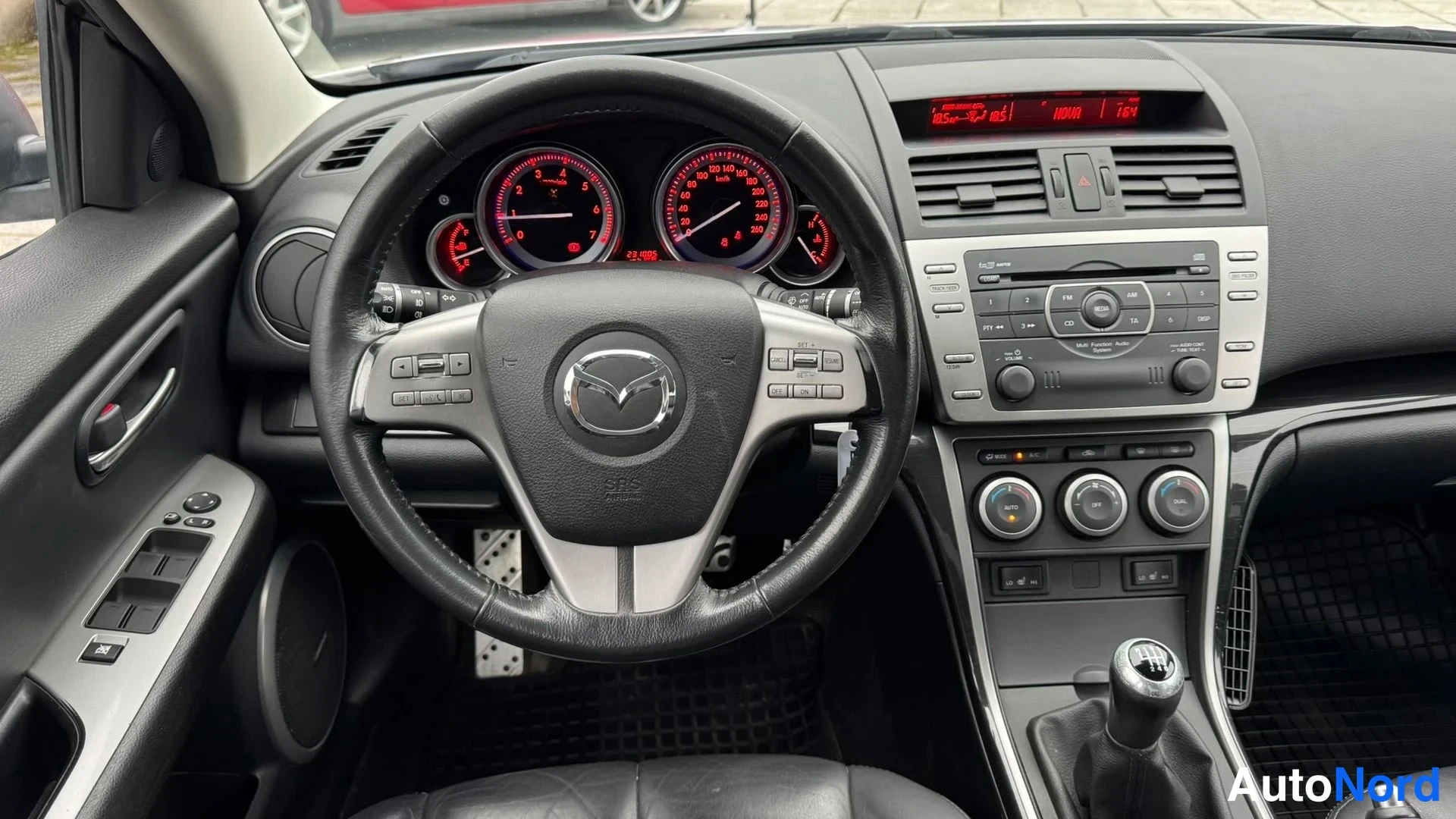 Harmaa Mazda 6 2008, ohjaamo, kuva 9